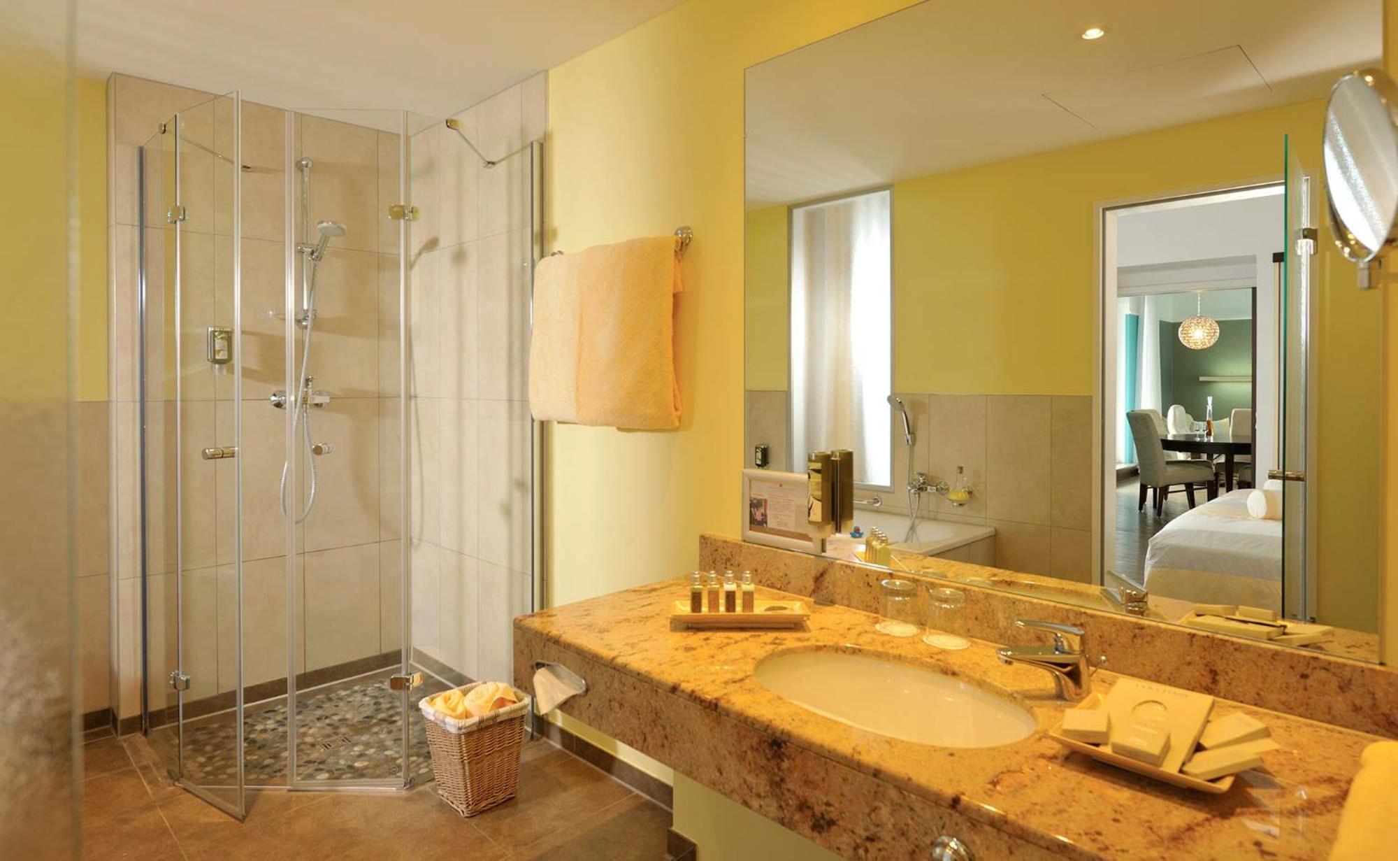Suite with Lake View photo 2