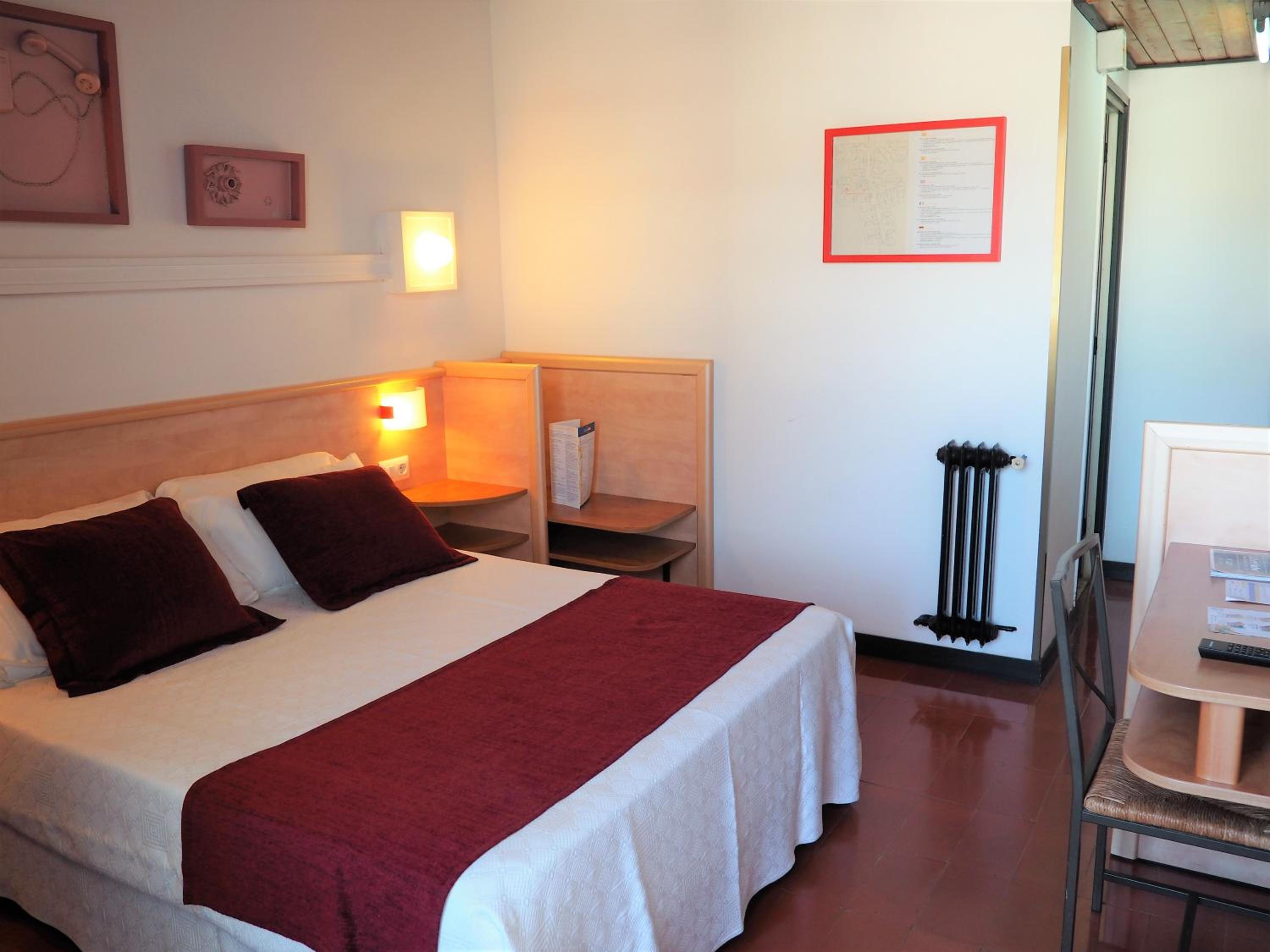 Twin Room - Photo 2