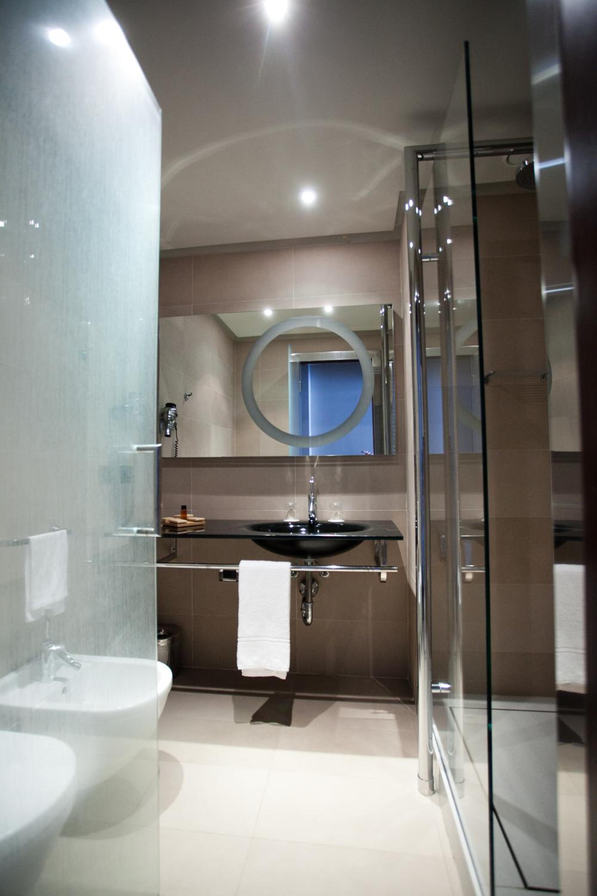 Standard Twin Room - Photo 5