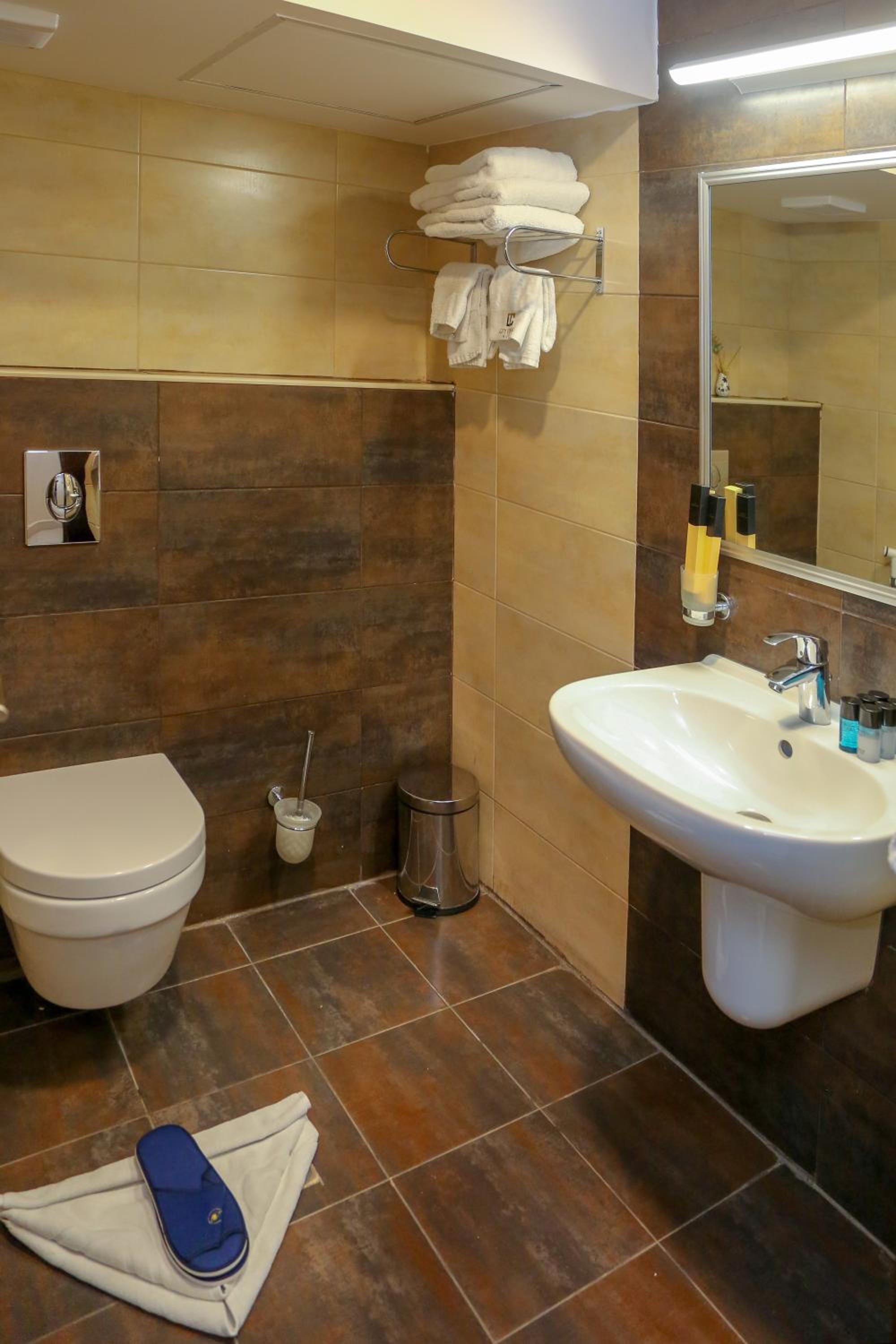 Standard Triple Room - Photo 5