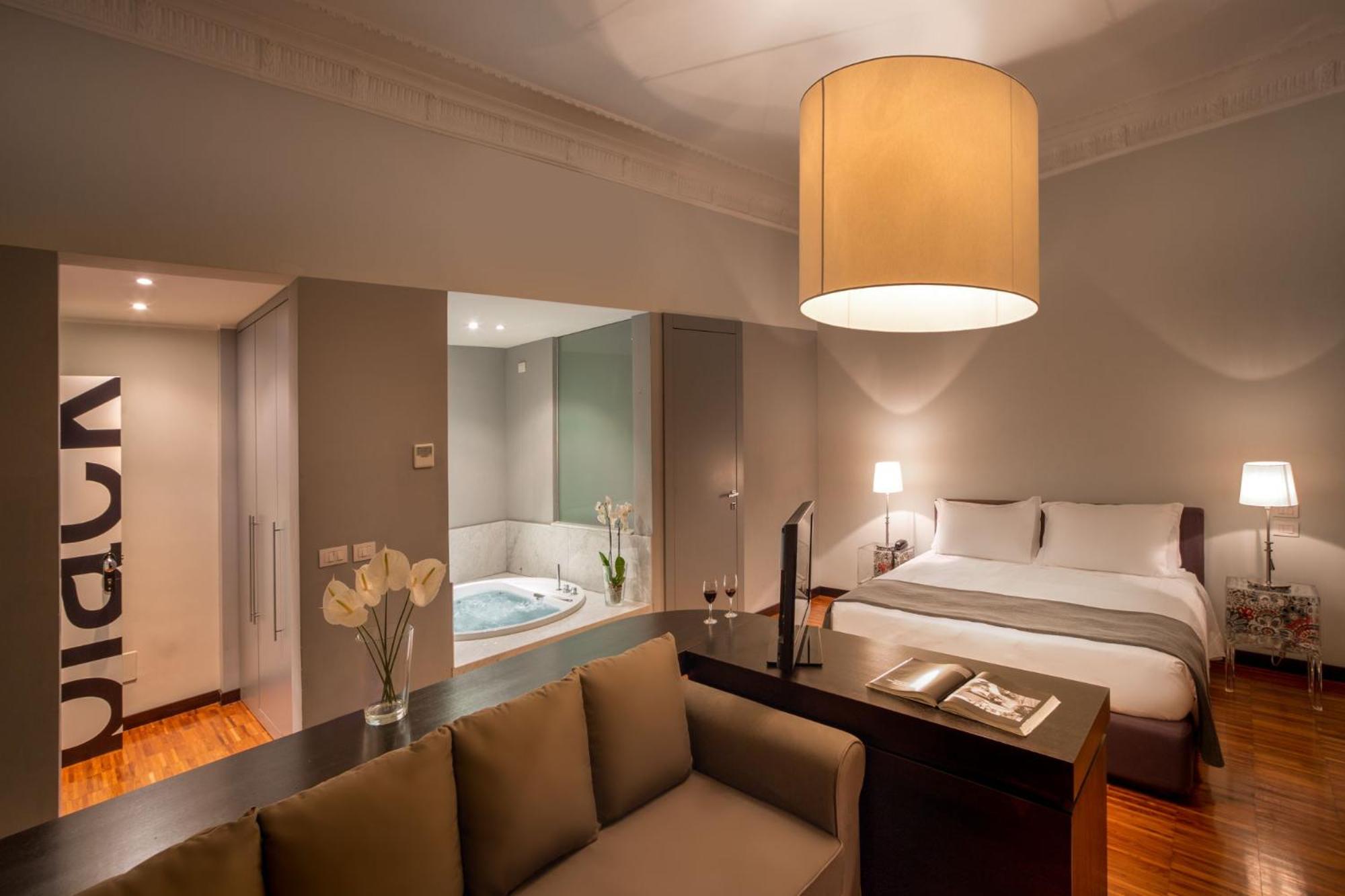 Suite with Spa Bath photo 3
