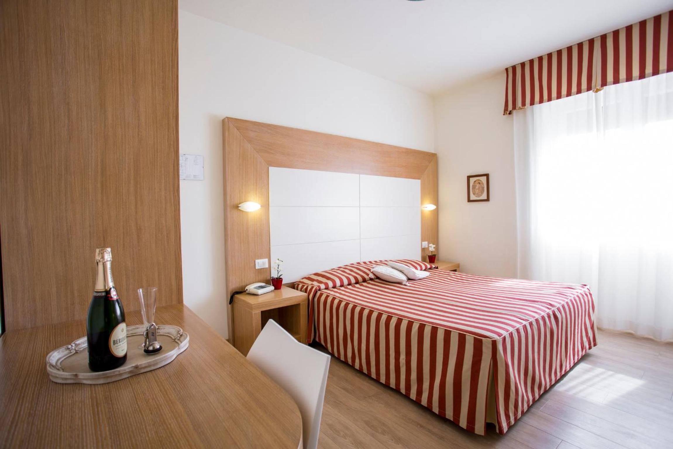 Double Room - Photo 4