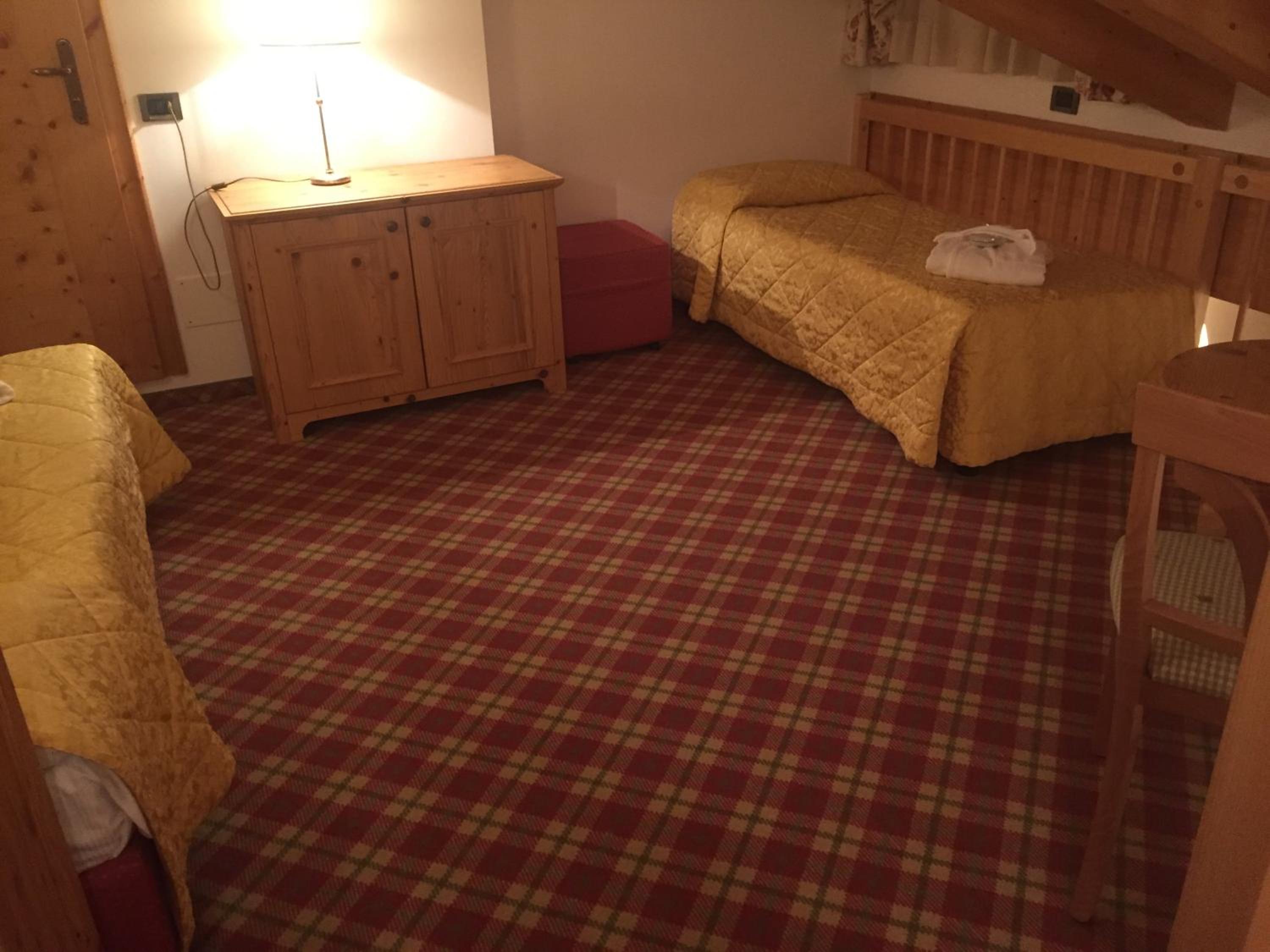 Superior Quadruple Room - Photo 6