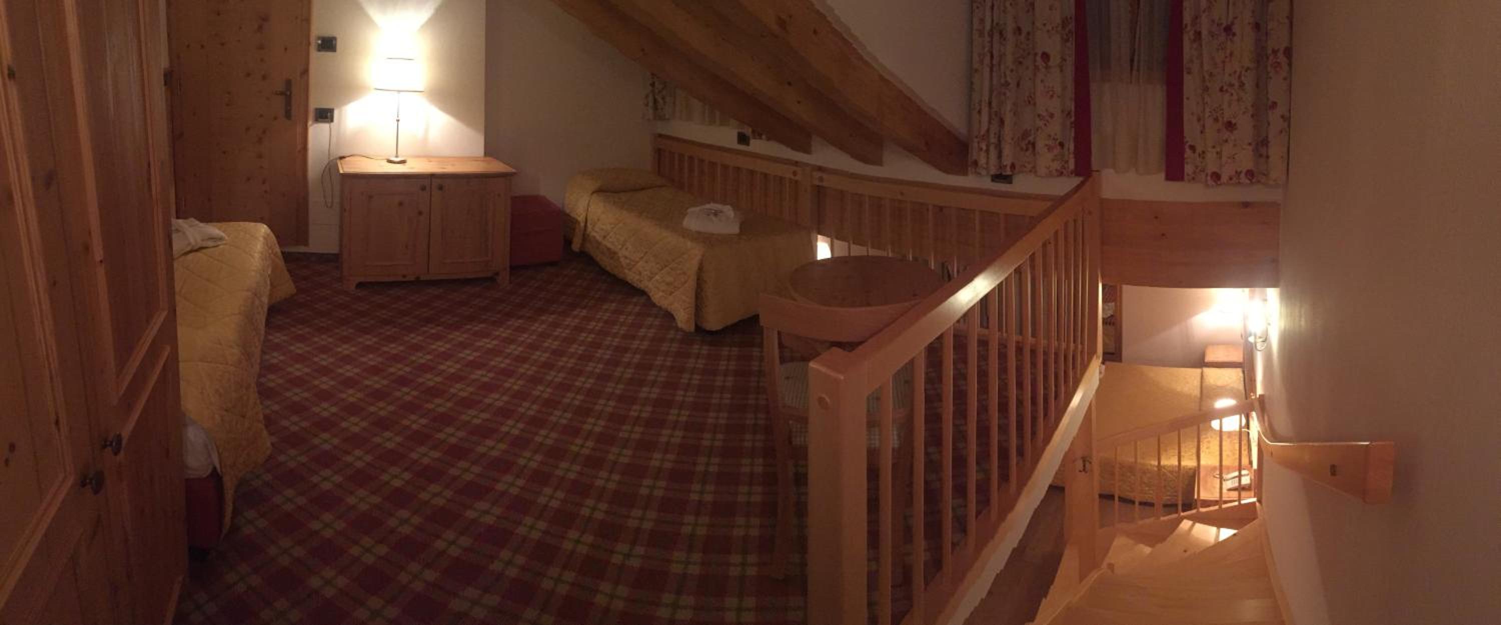 Superior Family Room - Photo 3
