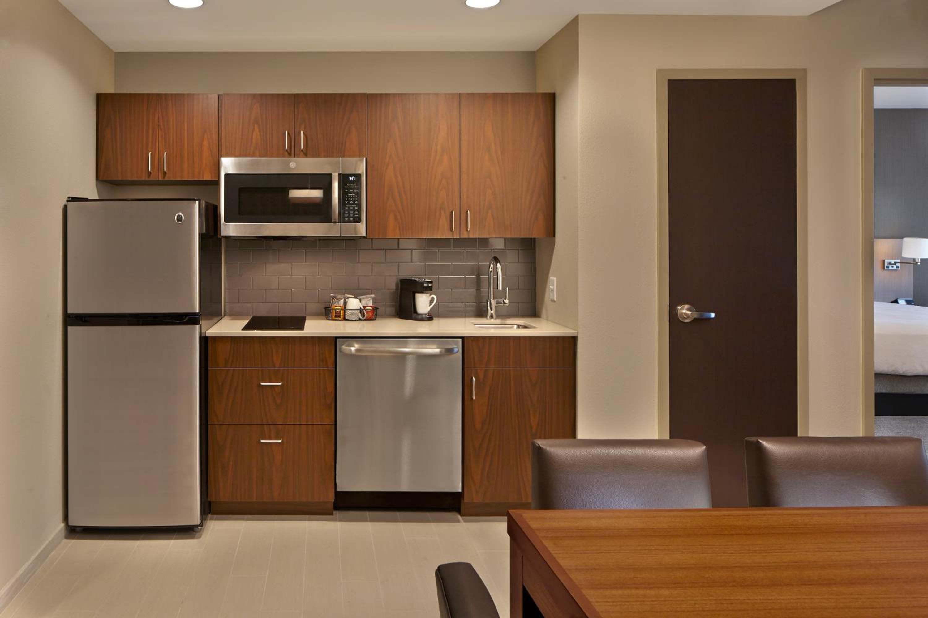 Queen Suite with Two Queen Beds with Sofa Bed and Tub - Disability Access