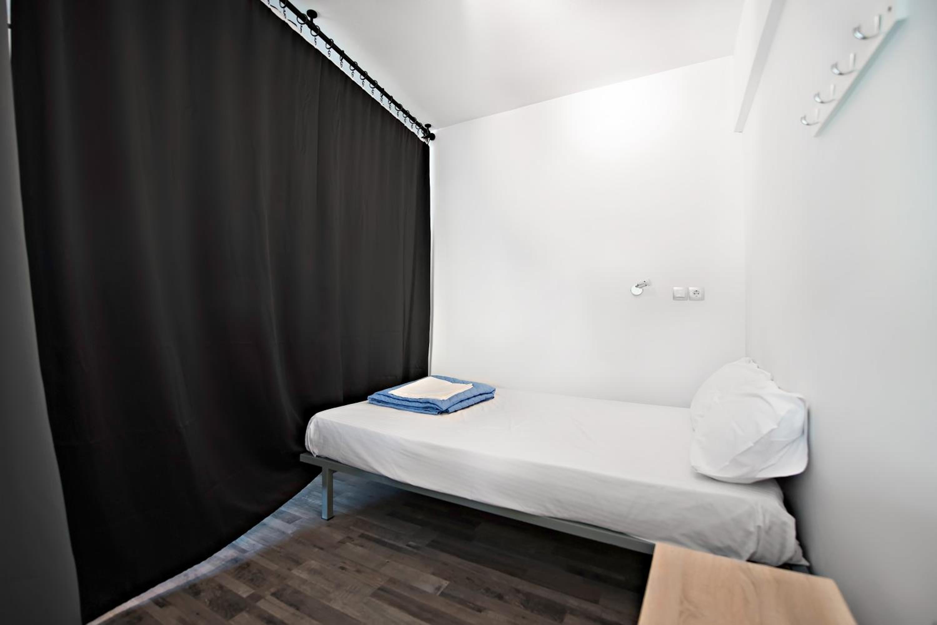 Bed in 6-Bed Dormitory Room with Private Terrace photo 2