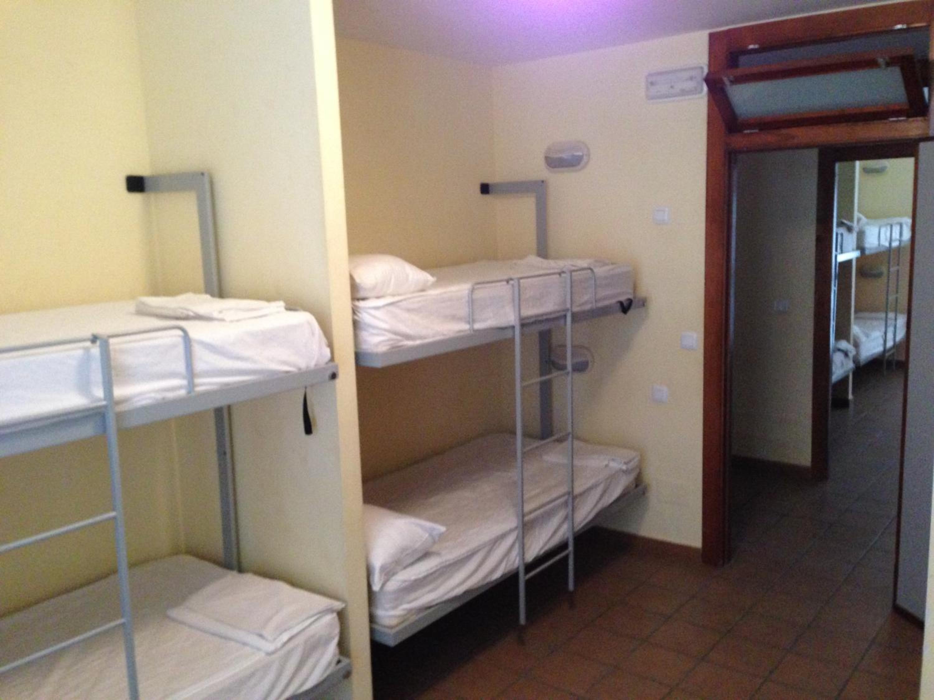 Quadruple Room with Shared Bathroom photo 2