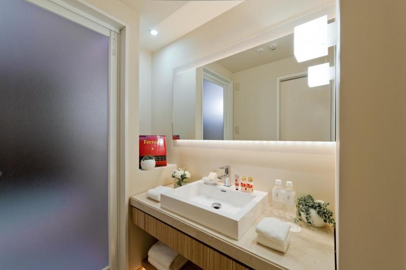 Double Room with Private Bathroom - Check in at 22:00 - Check out at 12:00 - Photo 12