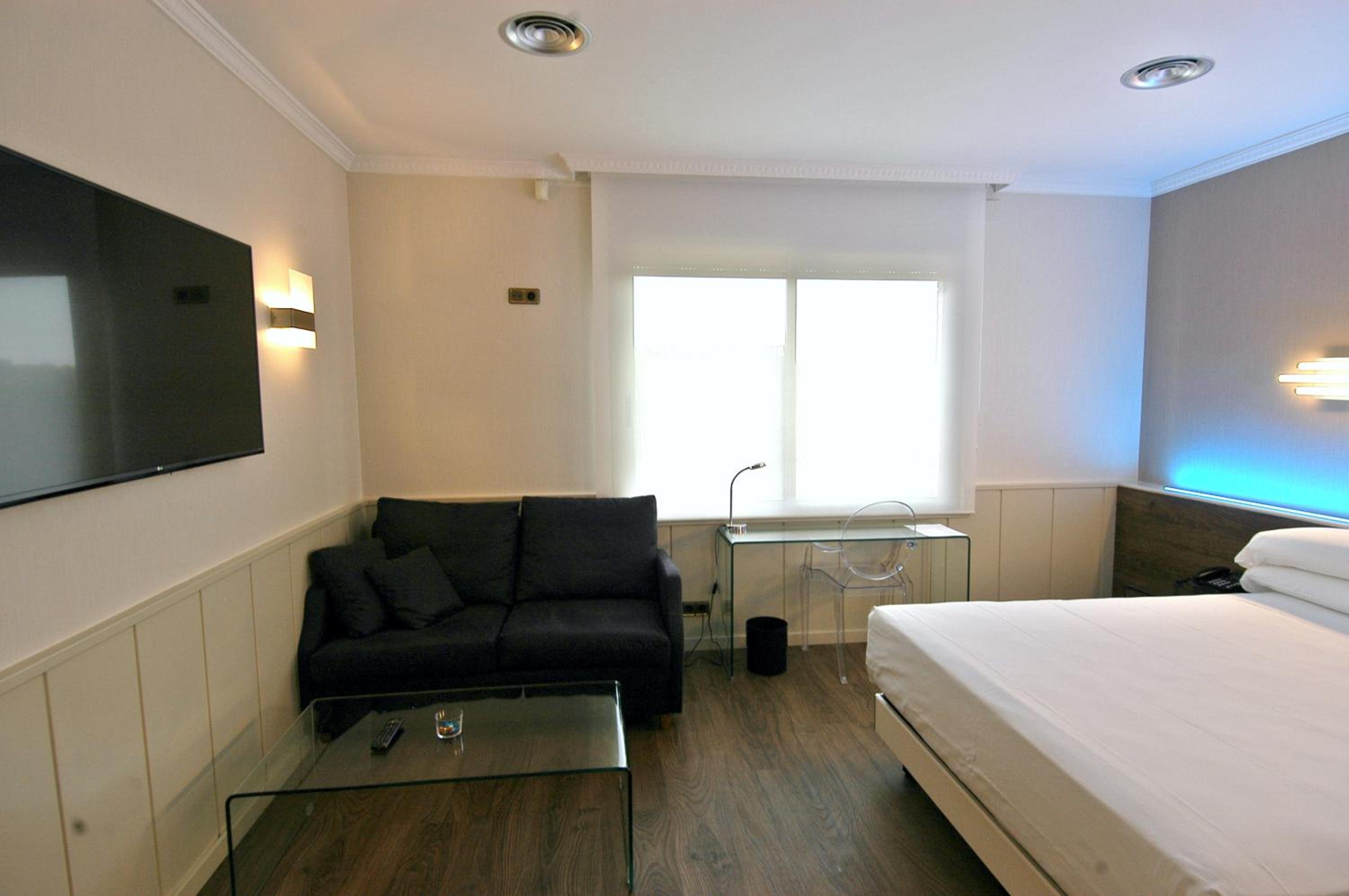 Villa with Hot Tub and Terrace - Photo 1