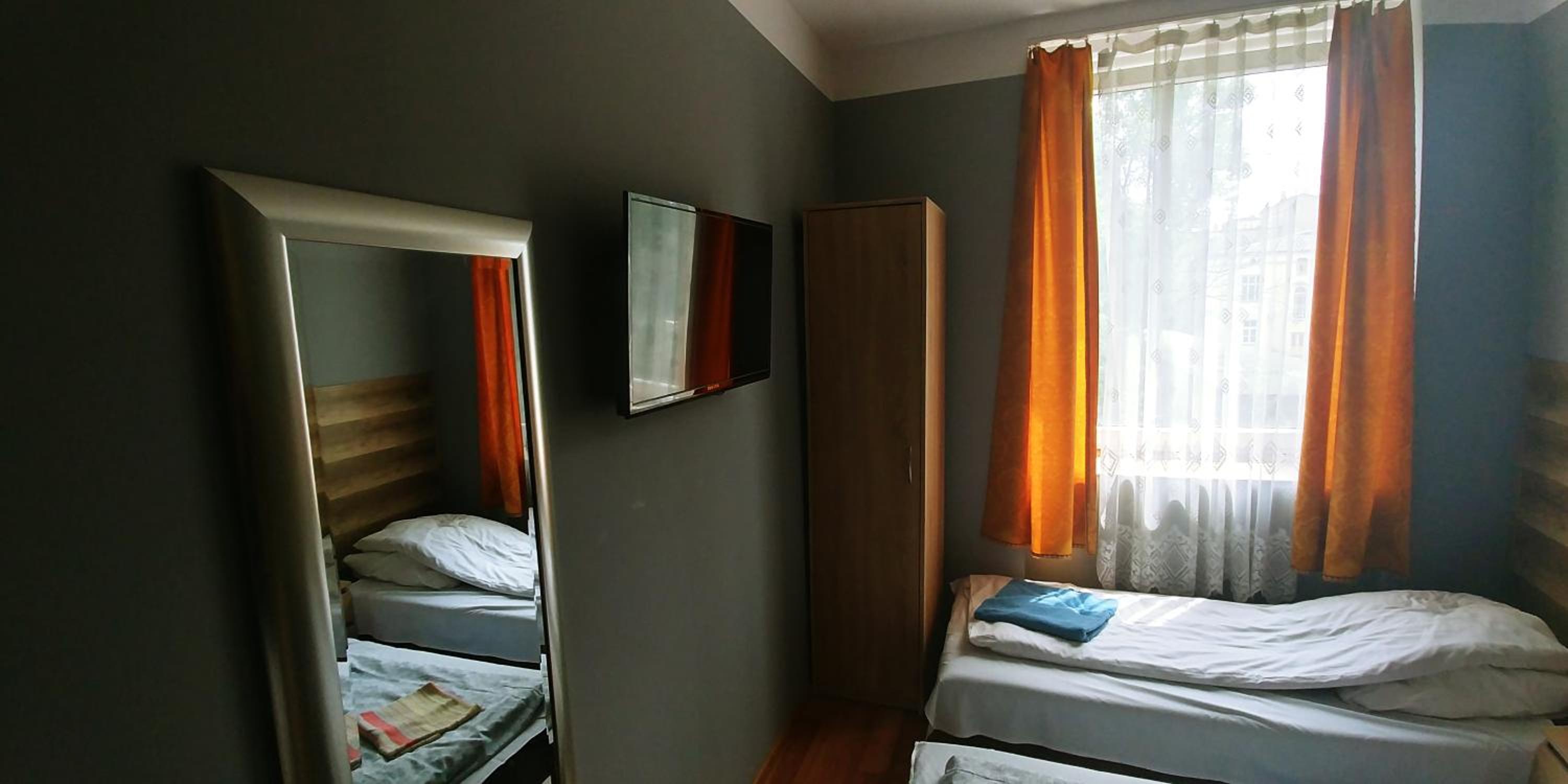 Double Room with Private Bathroom - Photo 11