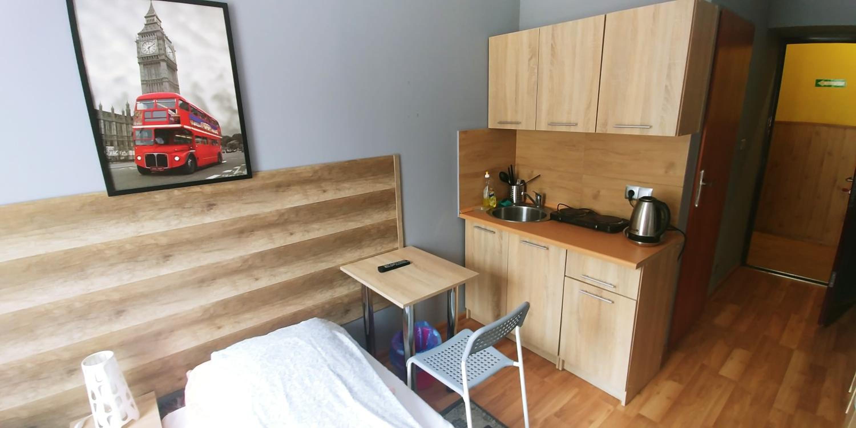 Double Room with Private Bathroom - Photo 12