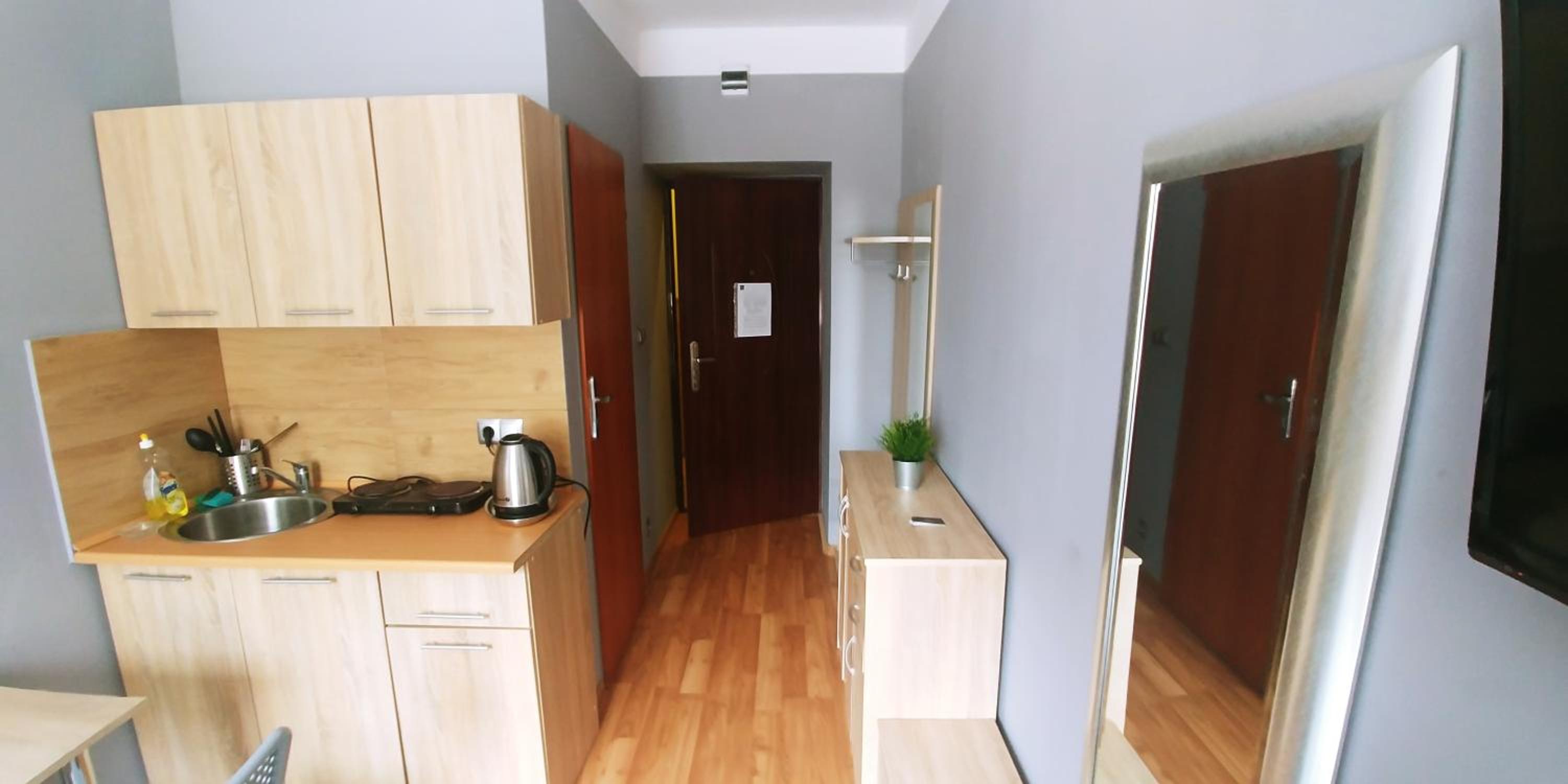 Double Room with Private Bathroom - Photo 13