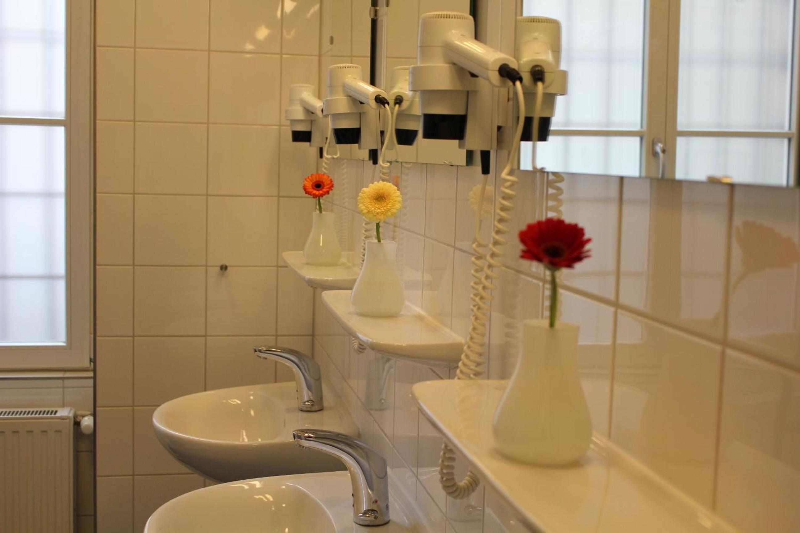 Twin Room with Shared Bathroom photo 3