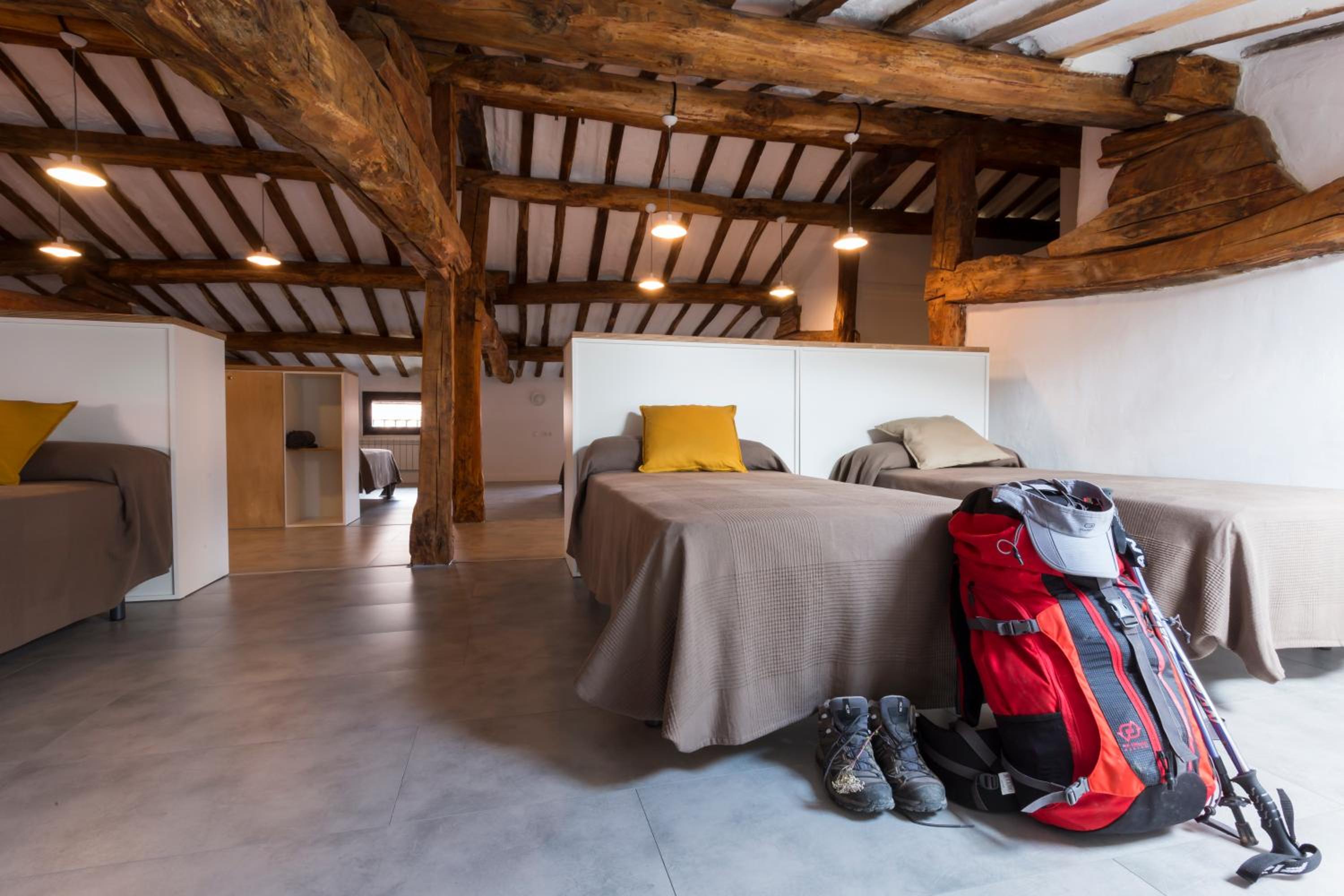 Habitación compartida mixta de 8 camas