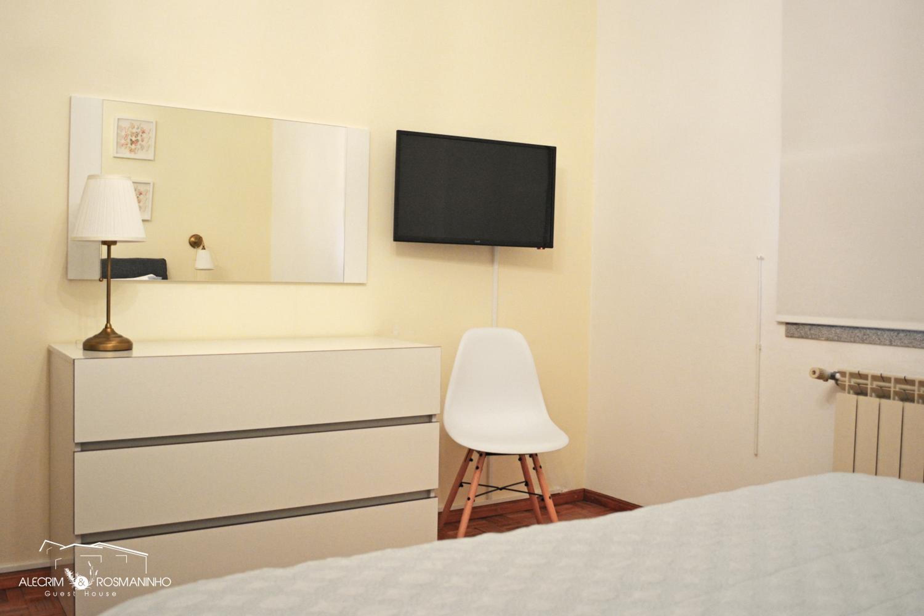 Large Double Room - Photo 2