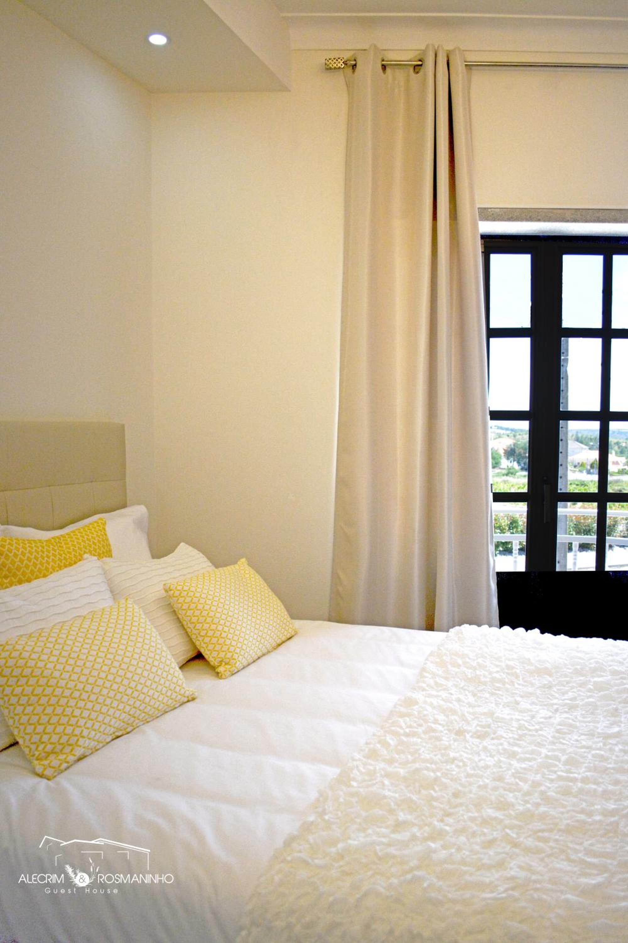 Double Room with Balcony - Photo 2