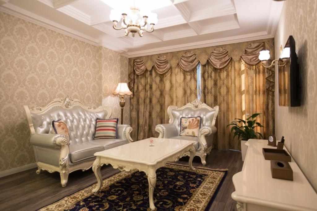 Deluxe Suite with Spa Bath