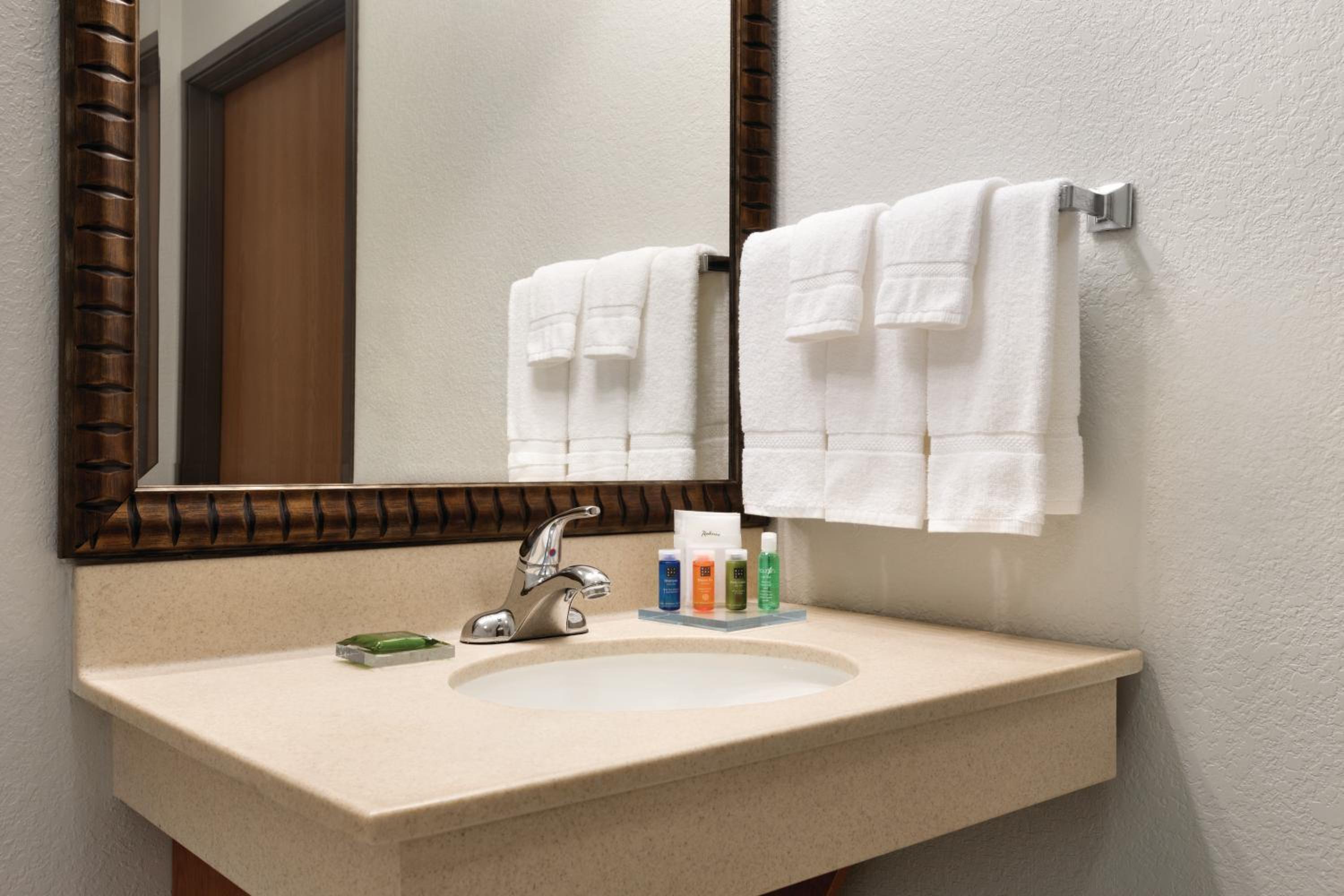 King Room - Disability Access/Non Smoking  - Photo 4