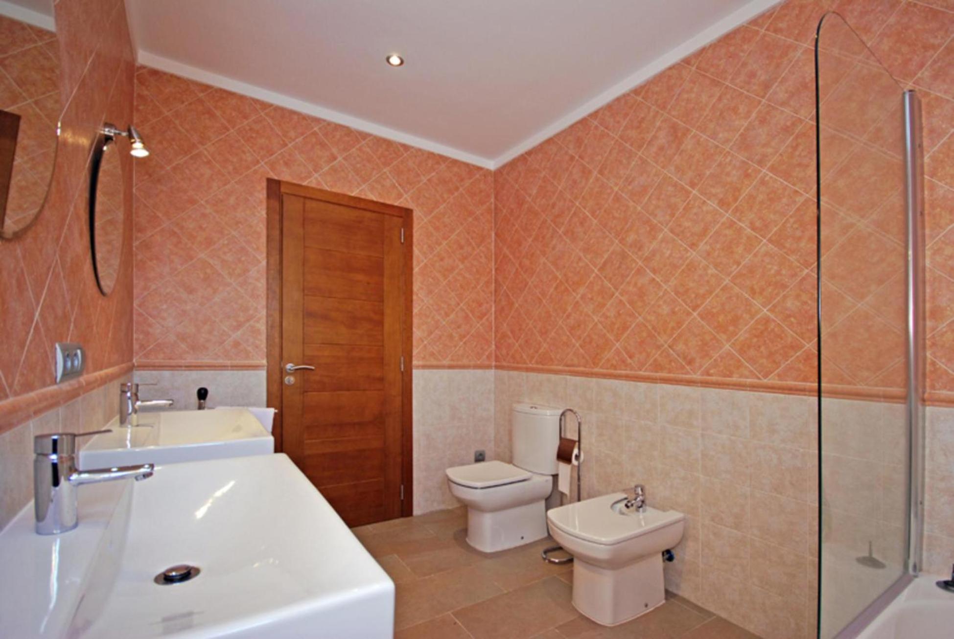 Four-Bedroom Vacation Home photo 2