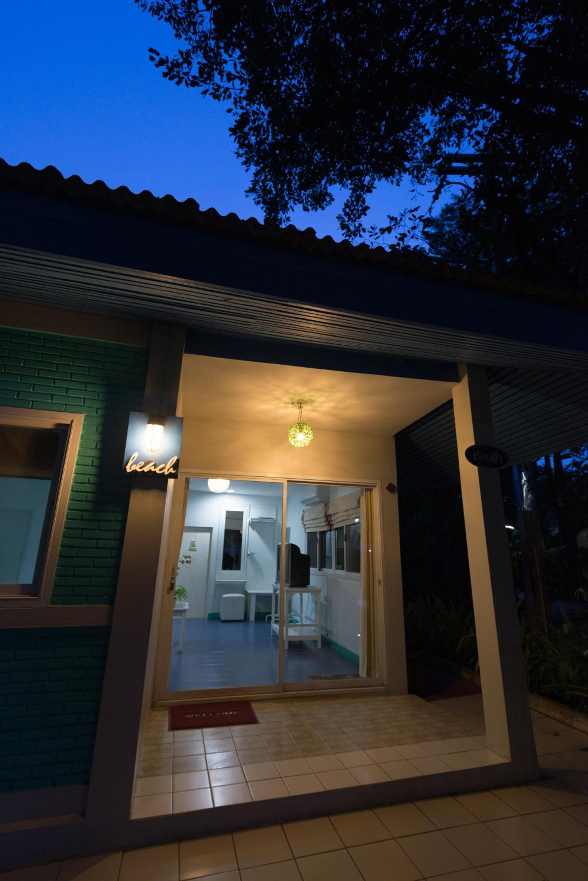 One-Bedroom House - Photo 12