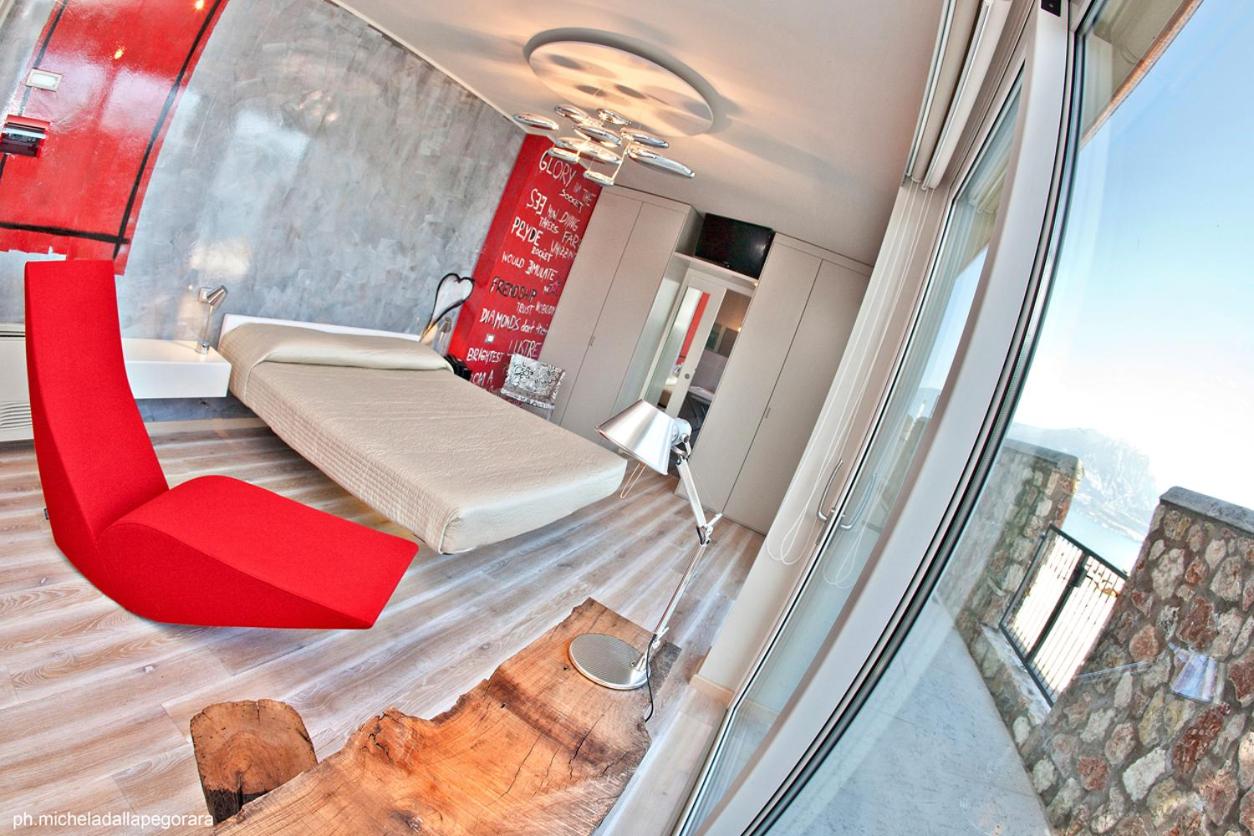 Double Room - Beach Front - Photo 1