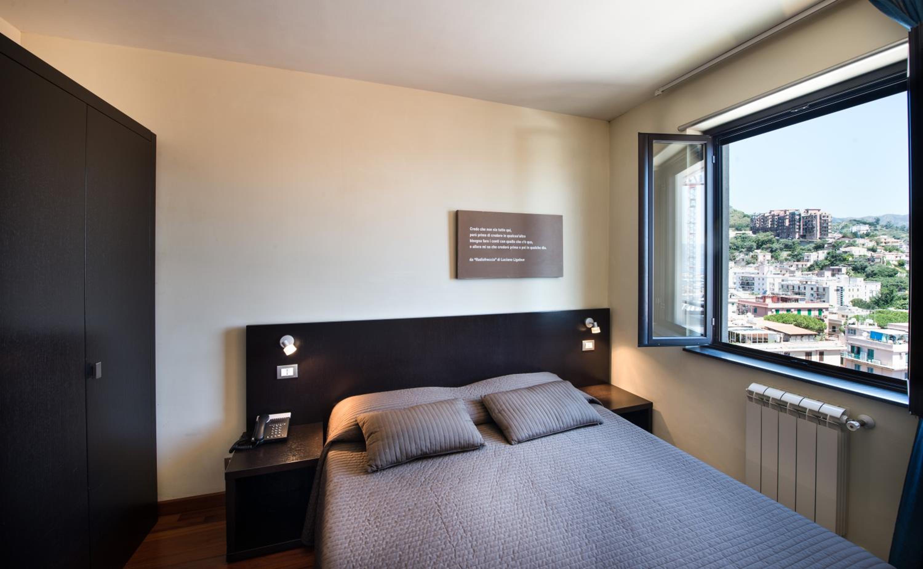 Deluxe Triple Room - Photo 10