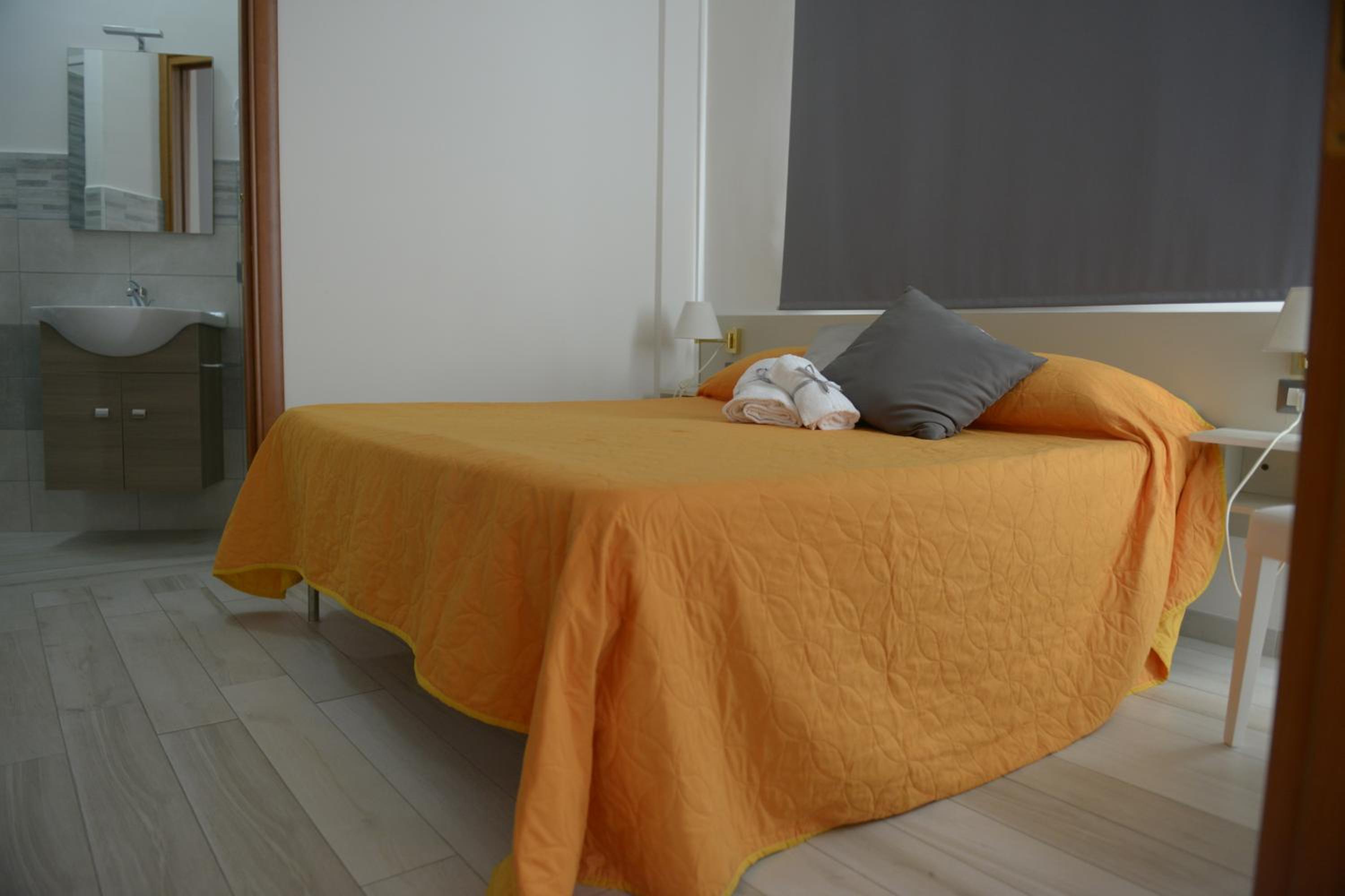 Double Room with Private Bathroom photo 1