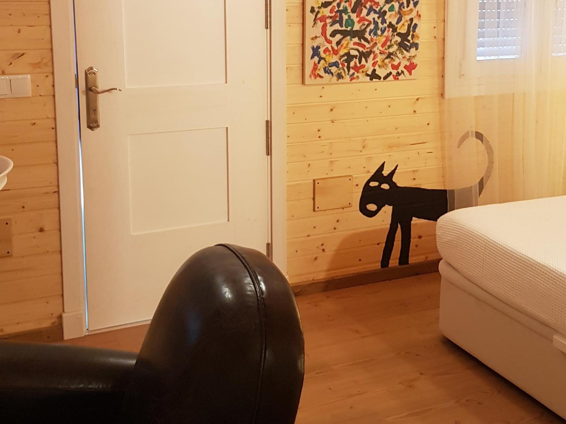 Deluxe Queen Room - Photo 8