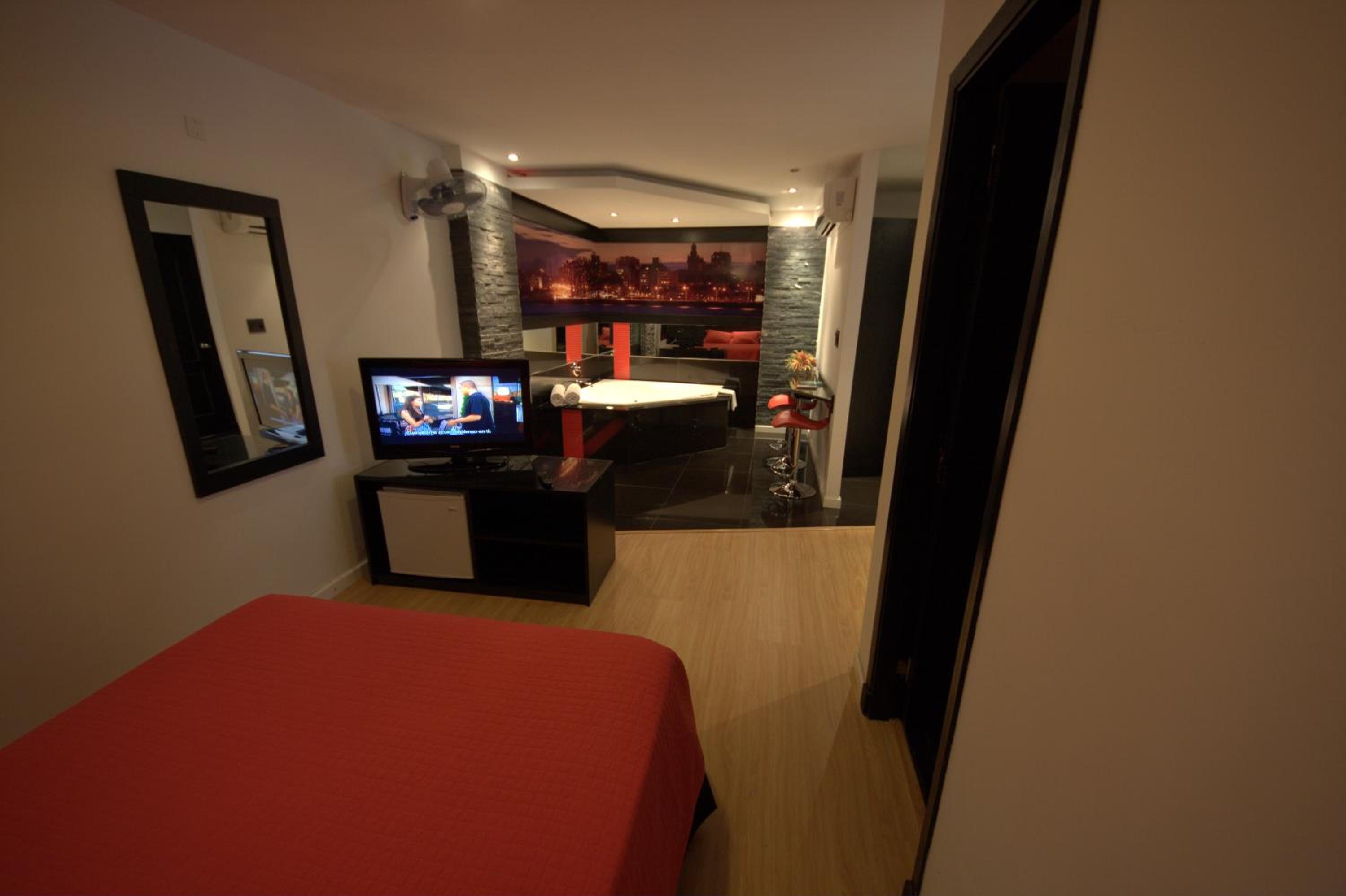 Deluxe Room with Hot Tub photo 2