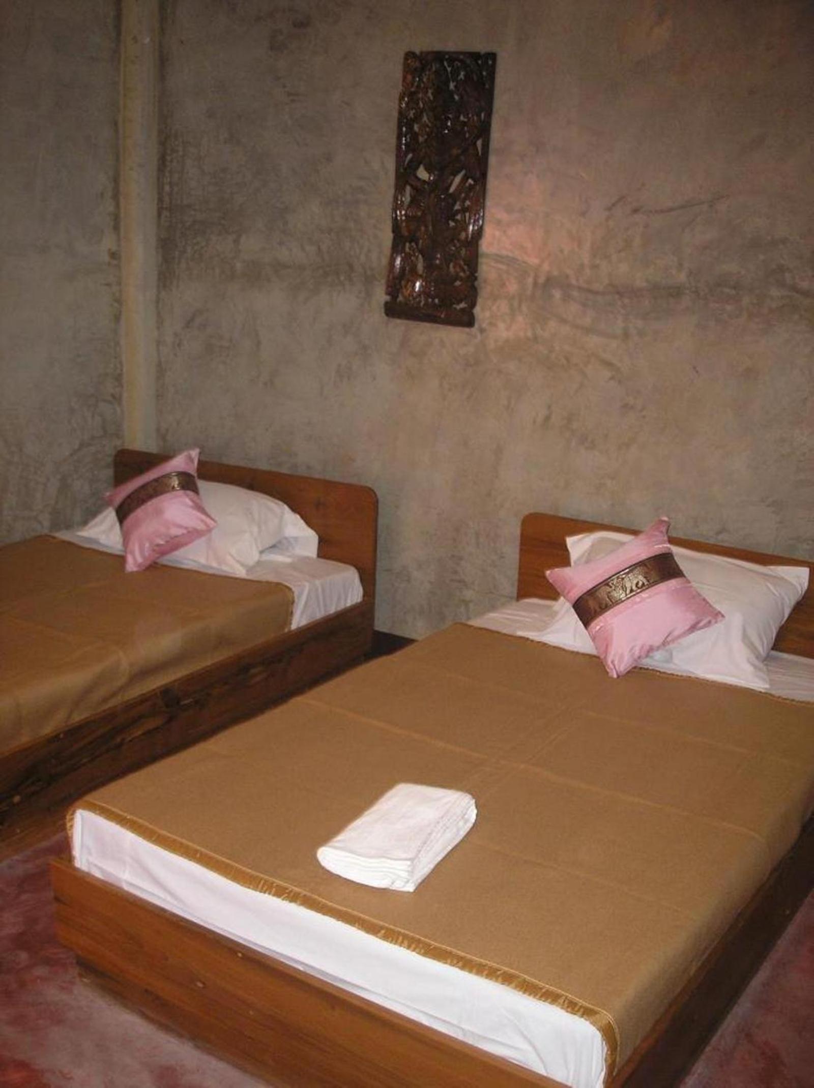 Twin Room - Photo 3