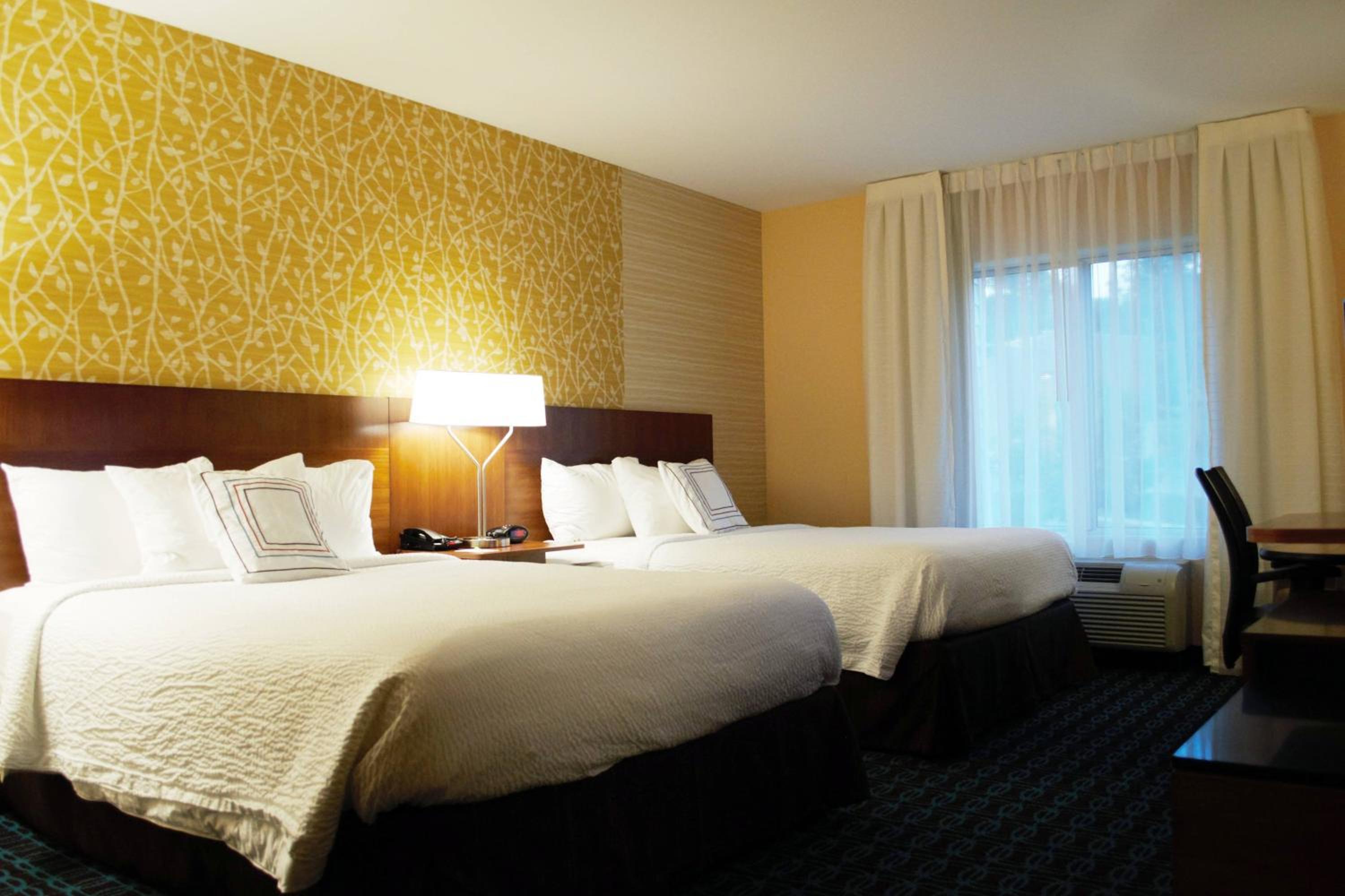 Queen Room with Two Queen Beds - Hearing Accessible