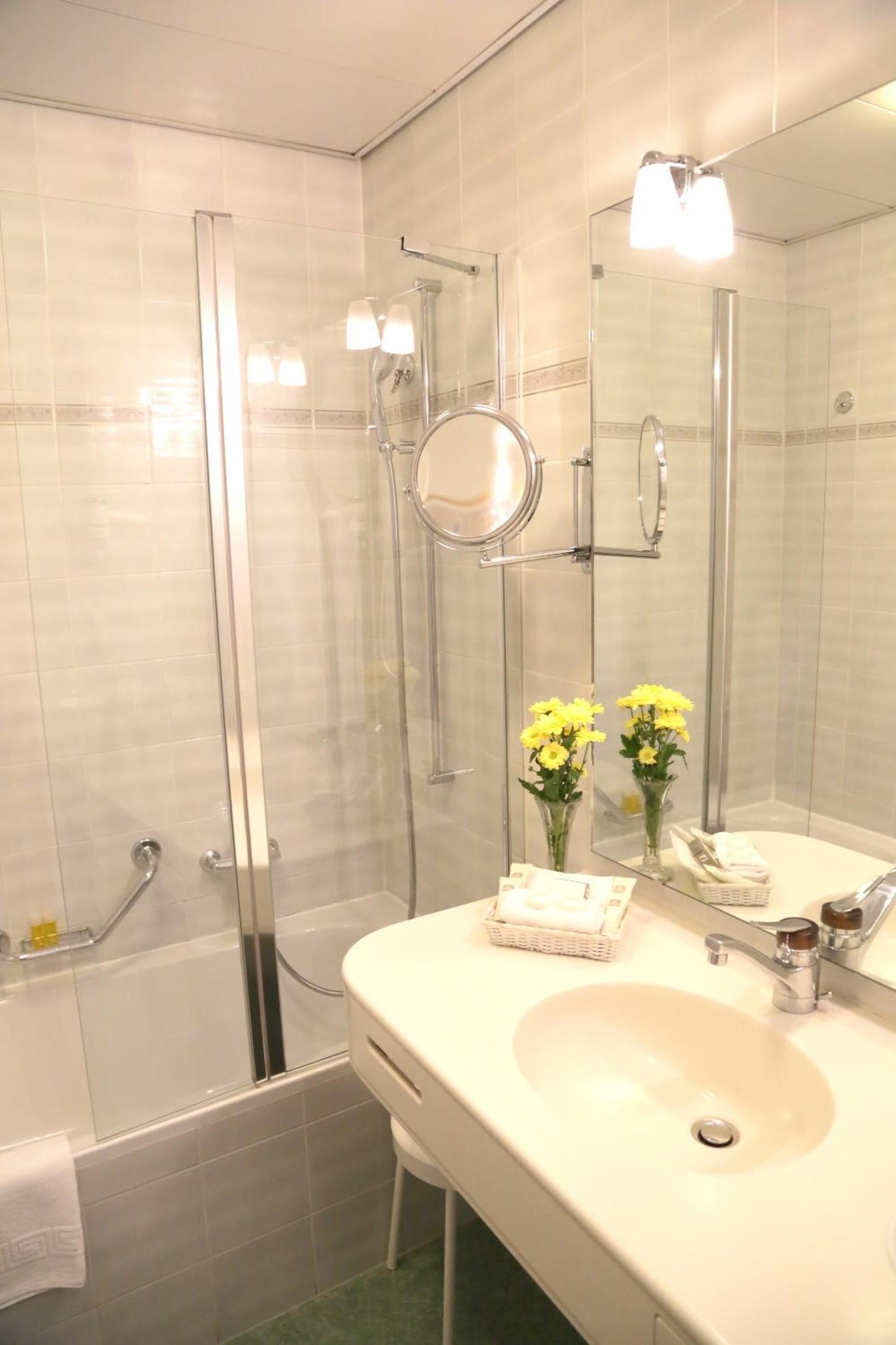 Executive Twin Room with Balcony  - Photo 3