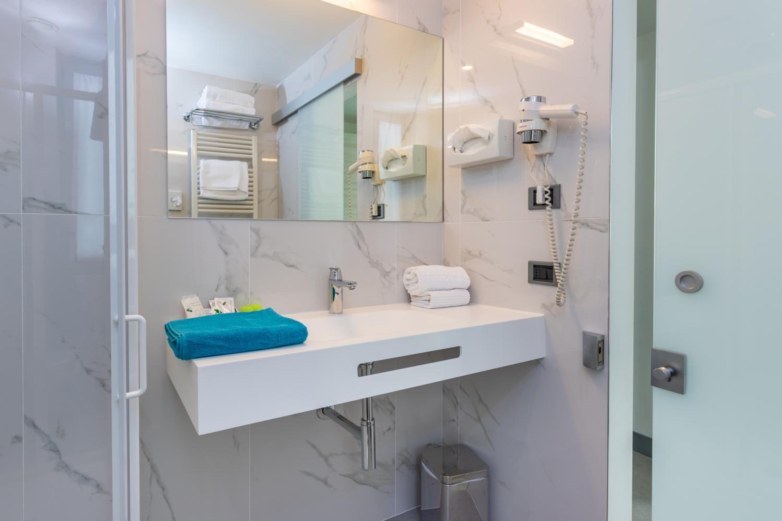 Double Room - Photo 21