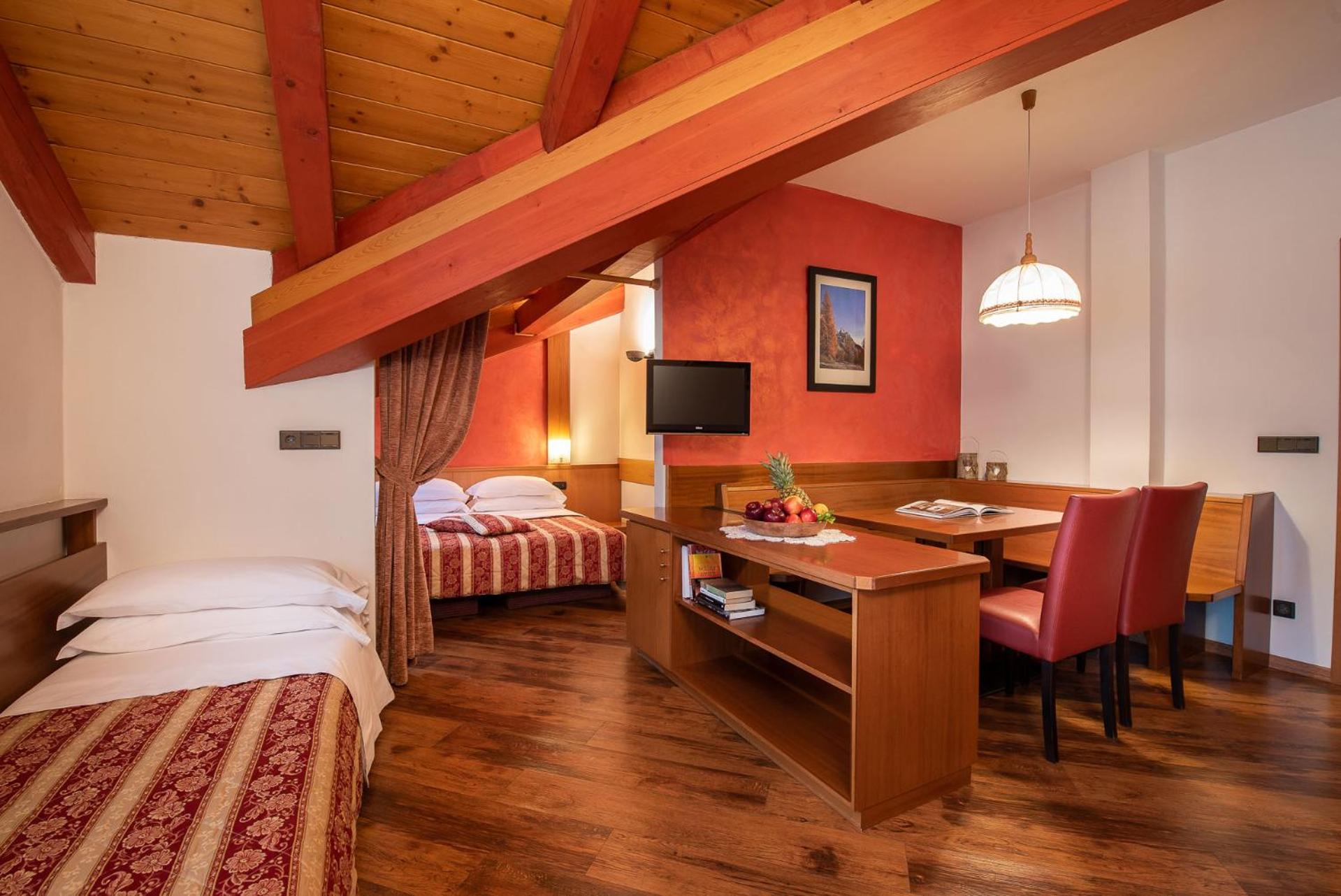 Family Suite with Balcony photo 2
