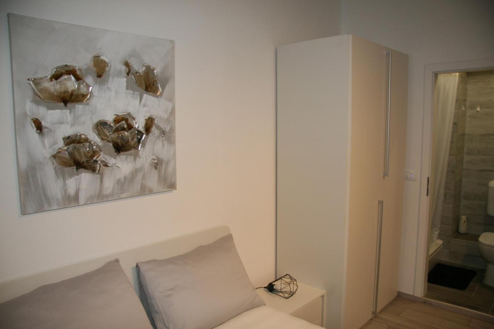 One-Bedroom Apartment - Photo 44
