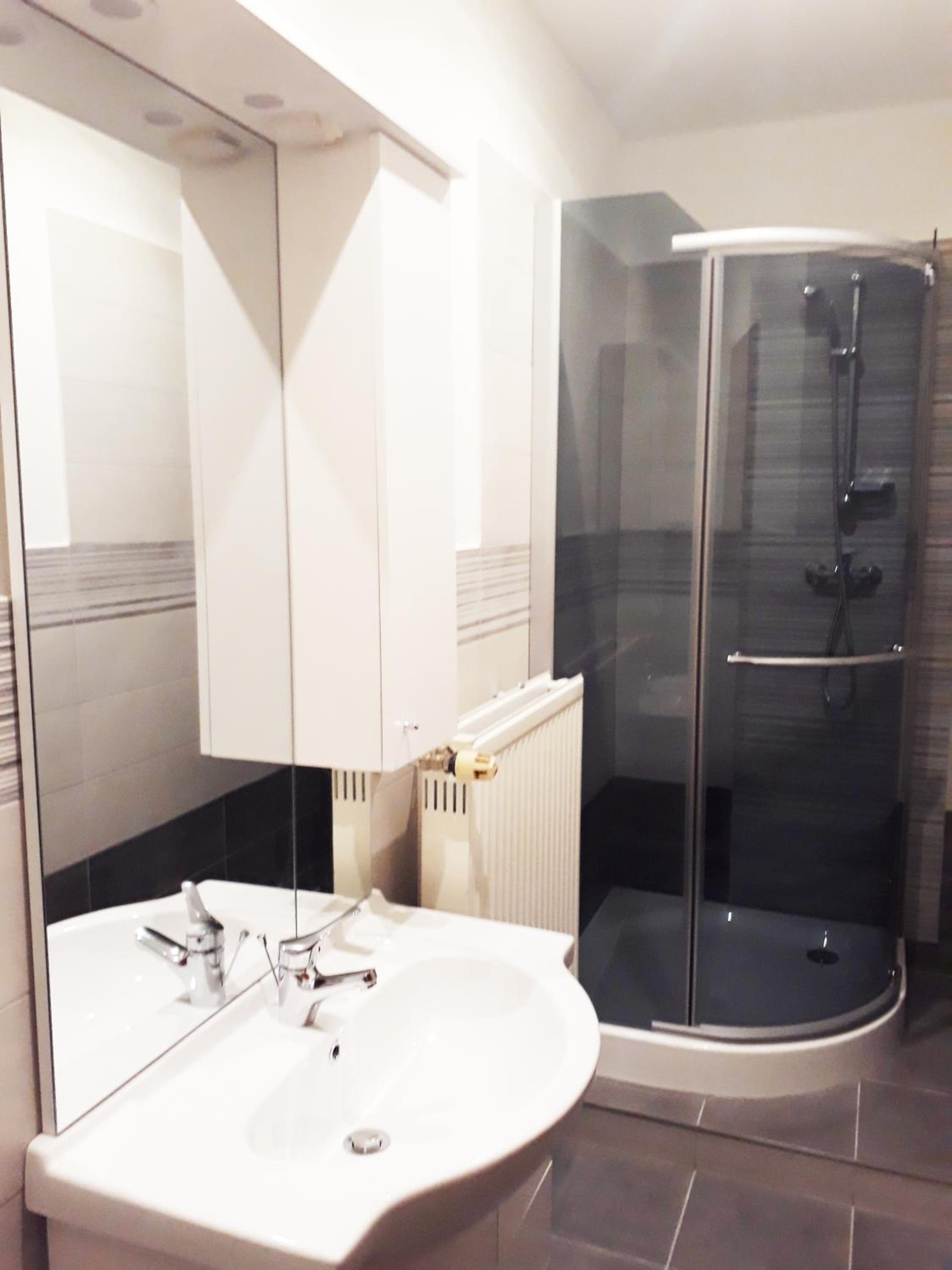 Triple Room with Private Bathroom - Photo 8
