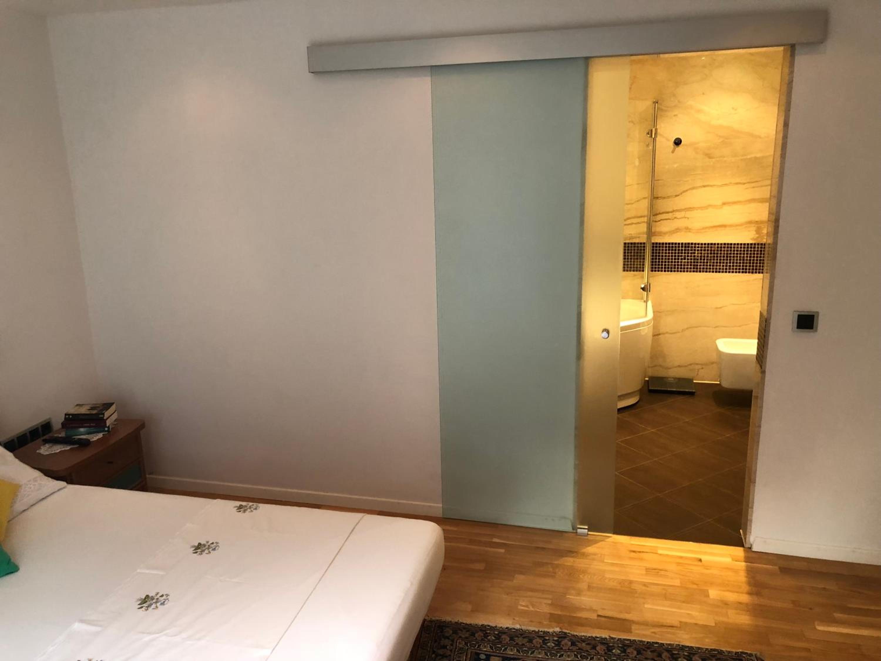 Double Room with Spa Bath - Photo 10