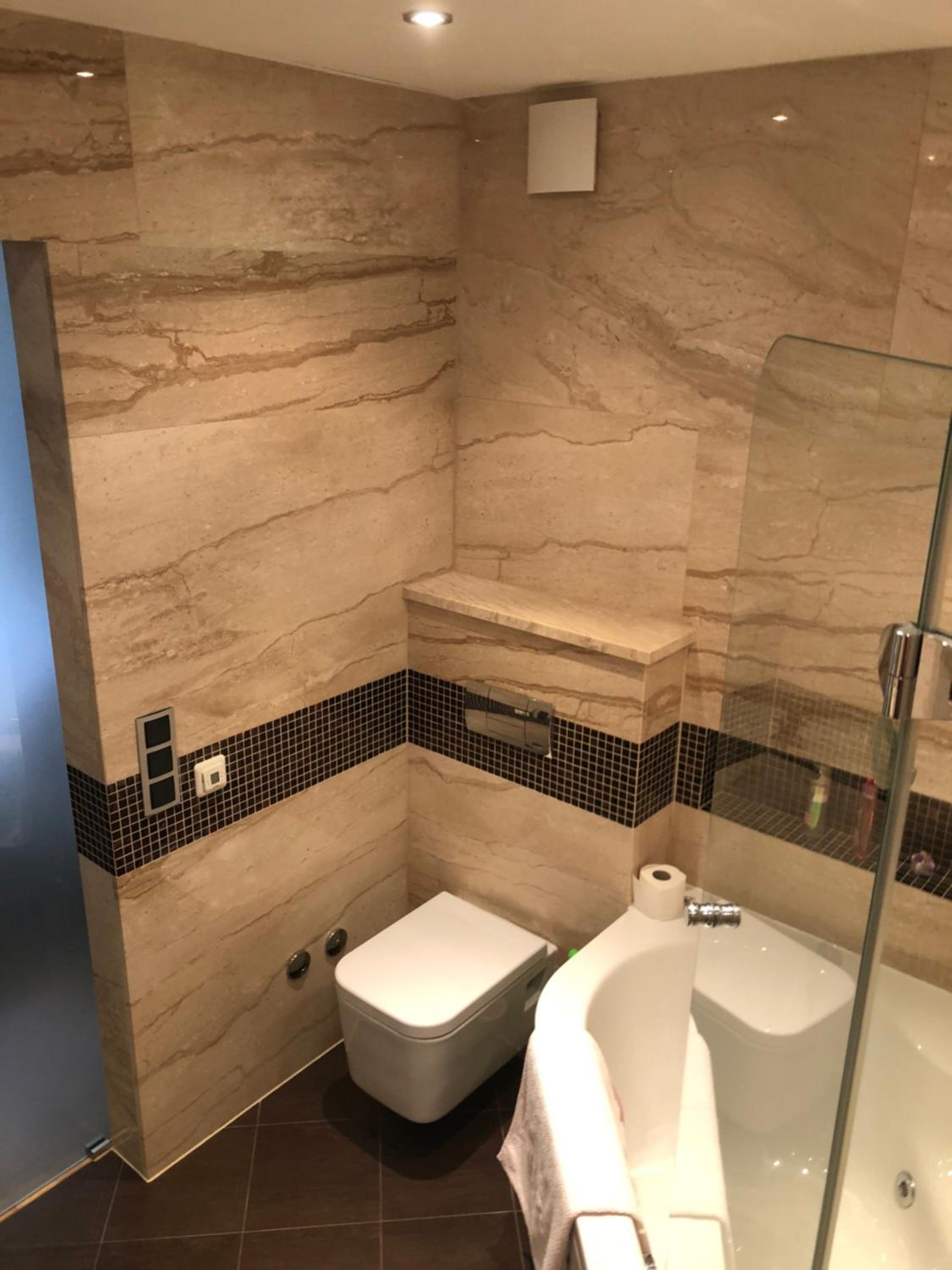 Double Room with Spa Bath - Photo 11