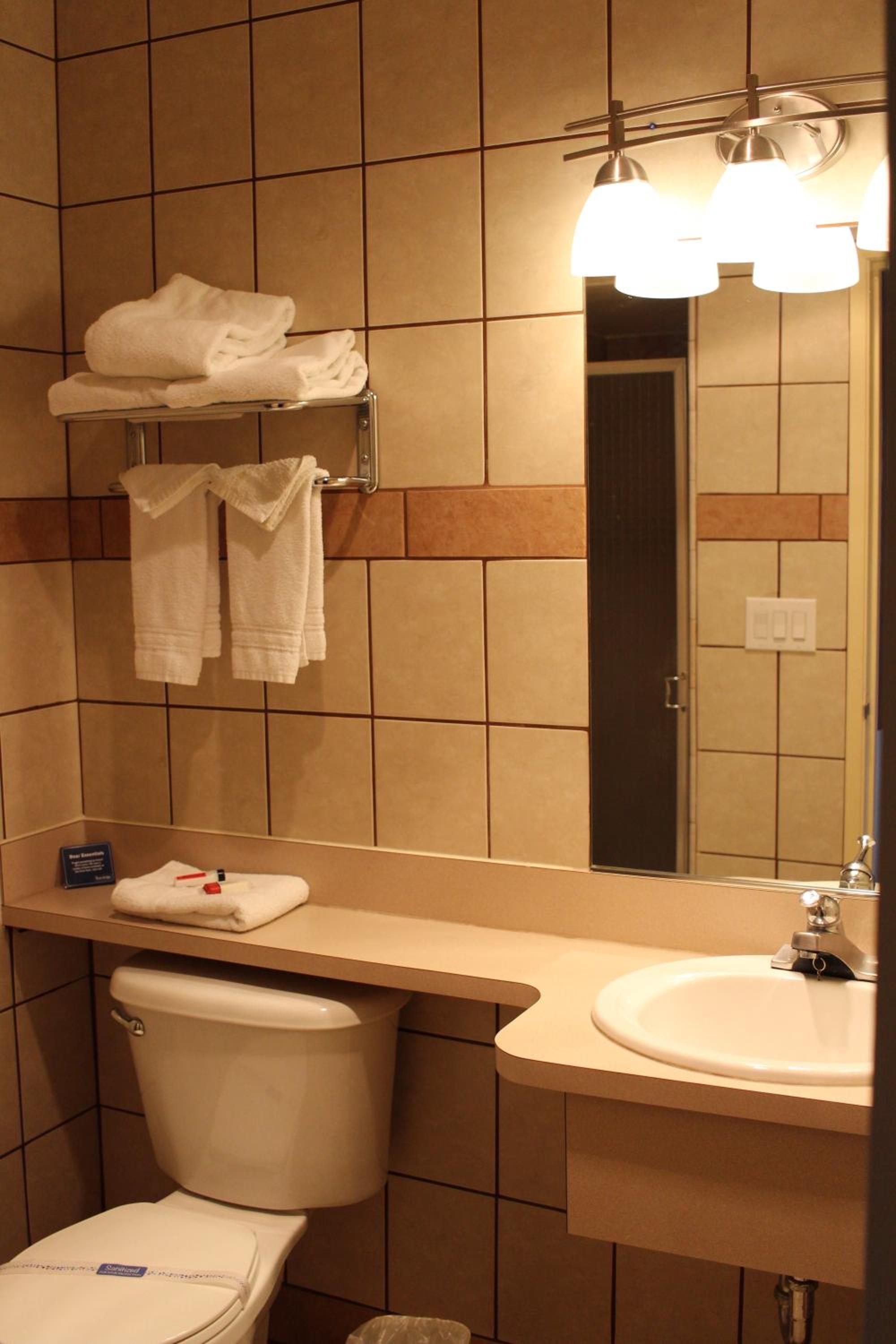 Double Room with Two Double Beds - Non-Smoking - Photo 4