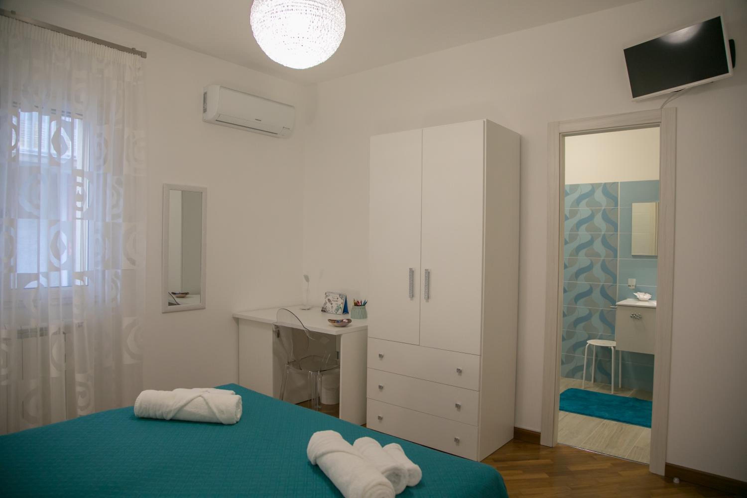 Deluxe Double or Twin Room with Spa Bath photo 3