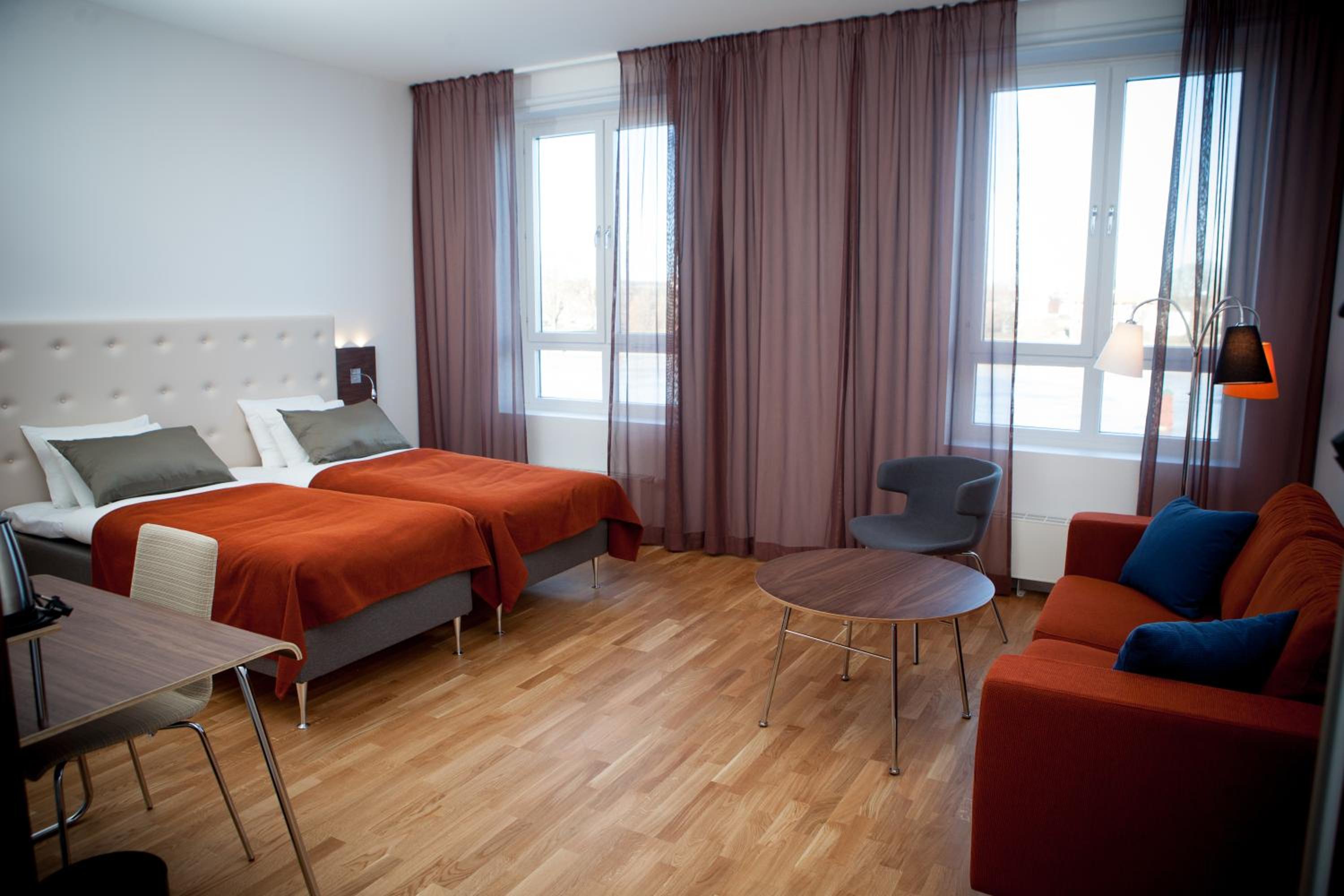 Twin Junior Suite with Sofa Bed and Sea View - Non-Smoking photo 1