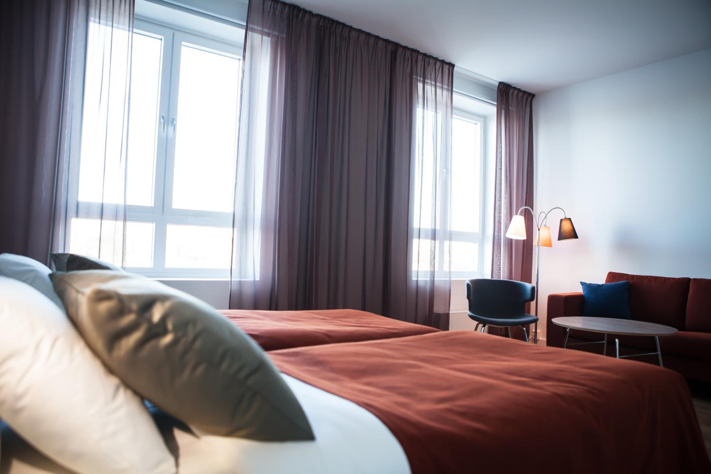 Twin Junior Suite with Sofa Bed and Sea View - Non-Smoking photo 3