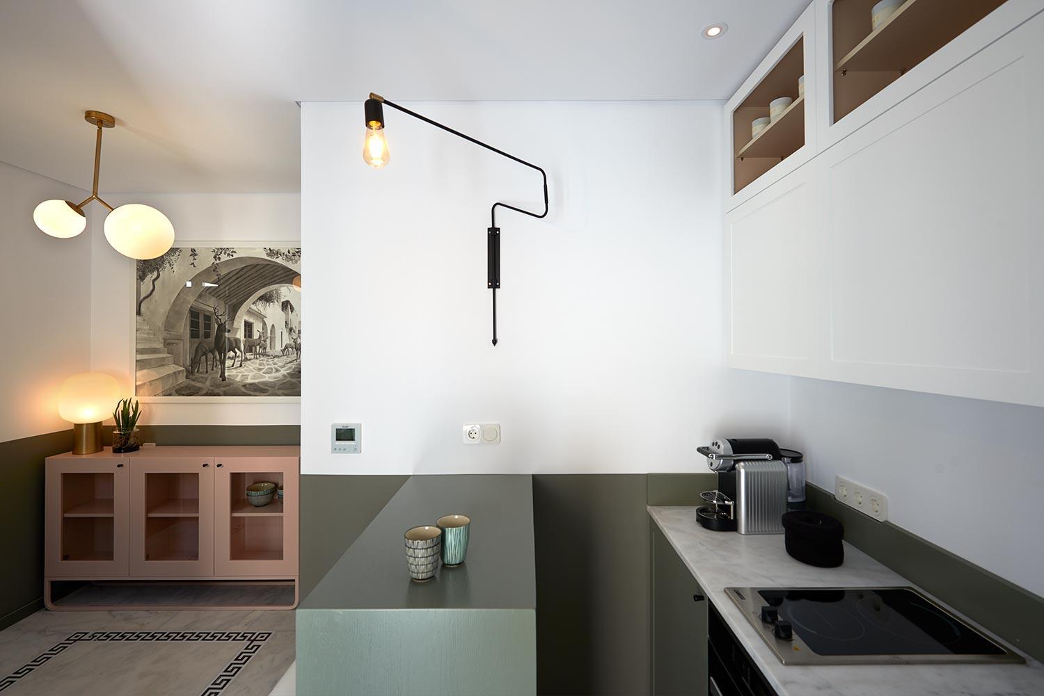 King Suite with Balcony - Photo 19