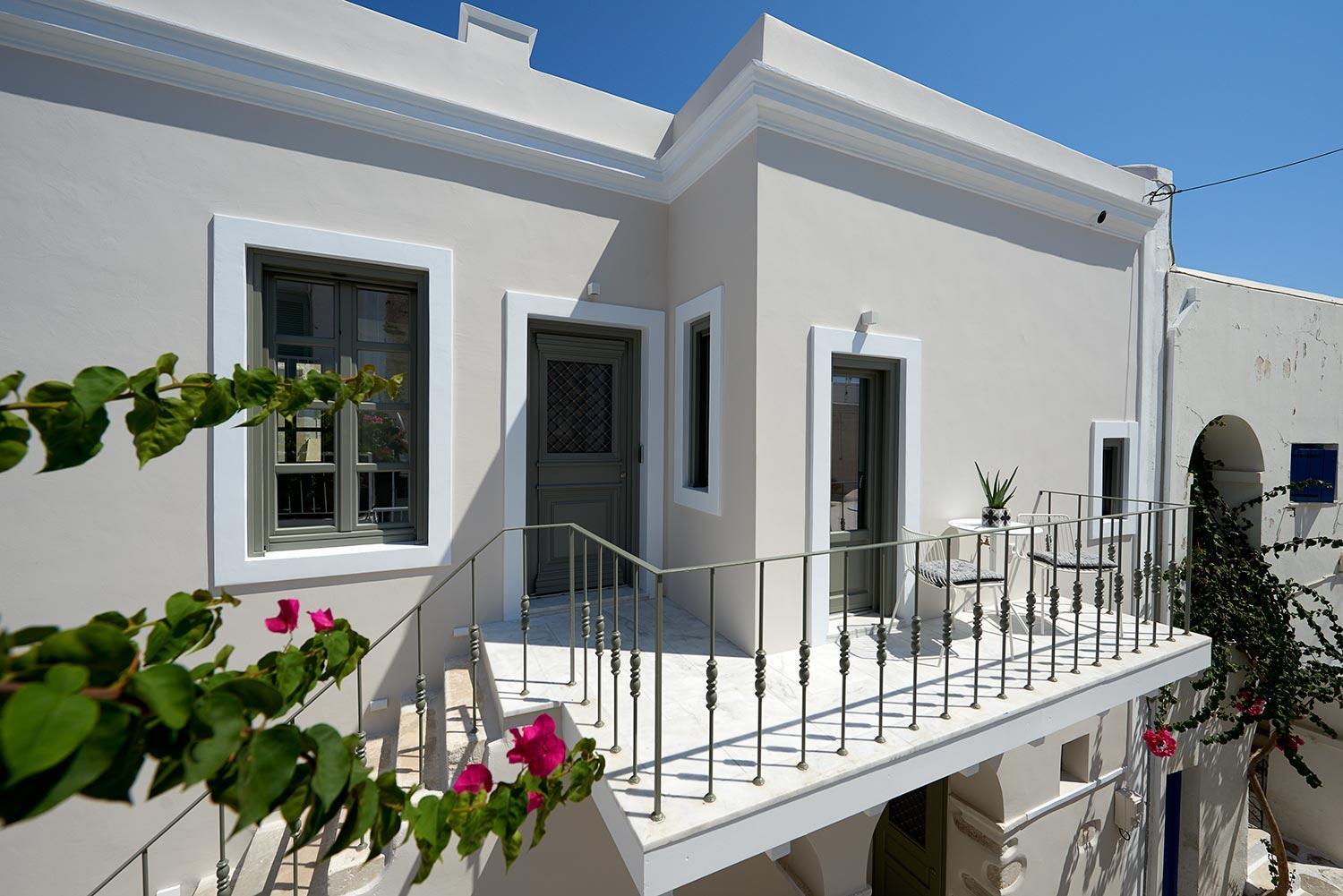 King Suite with Balcony - Photo 26