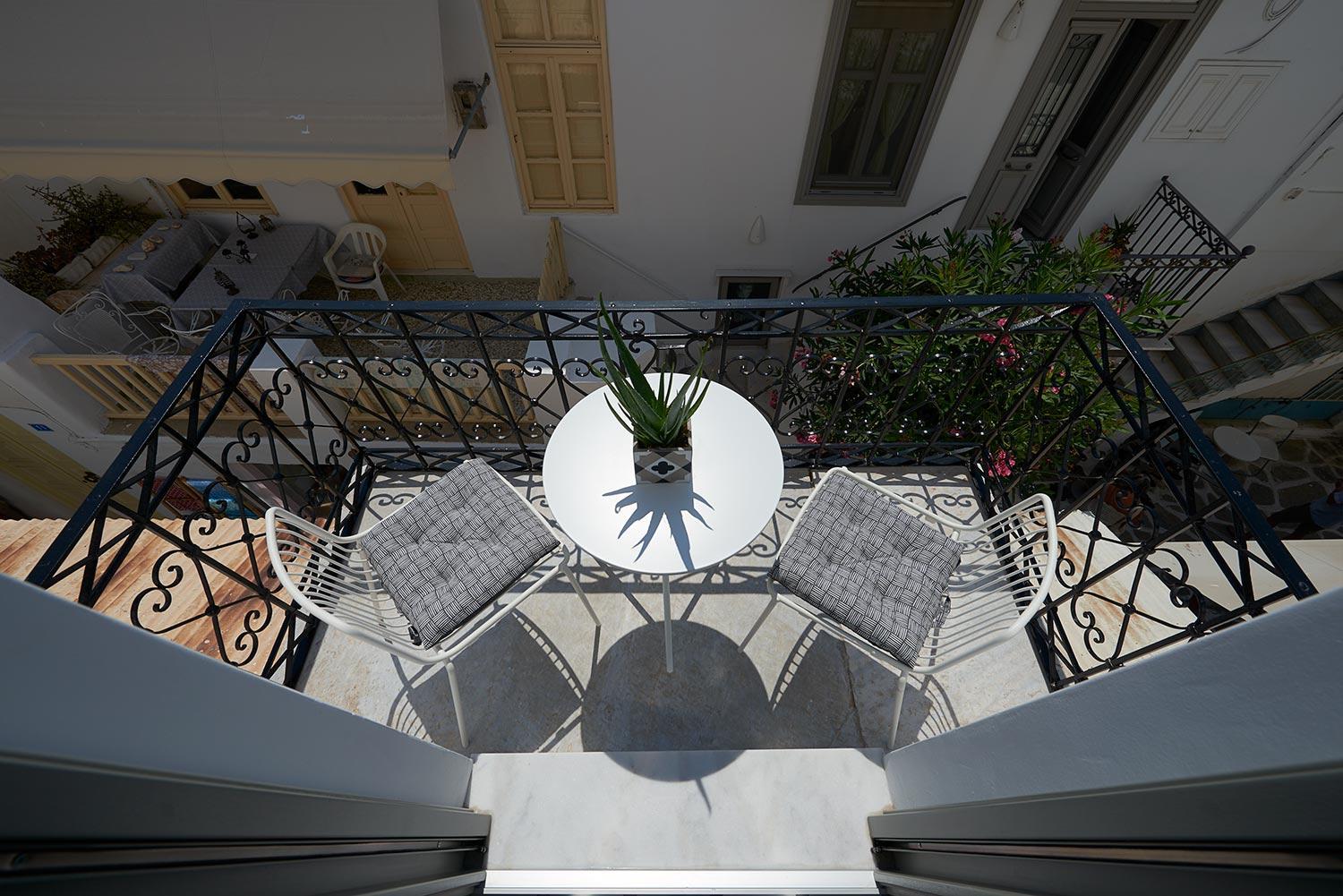 King Suite with Balcony - Photo 31