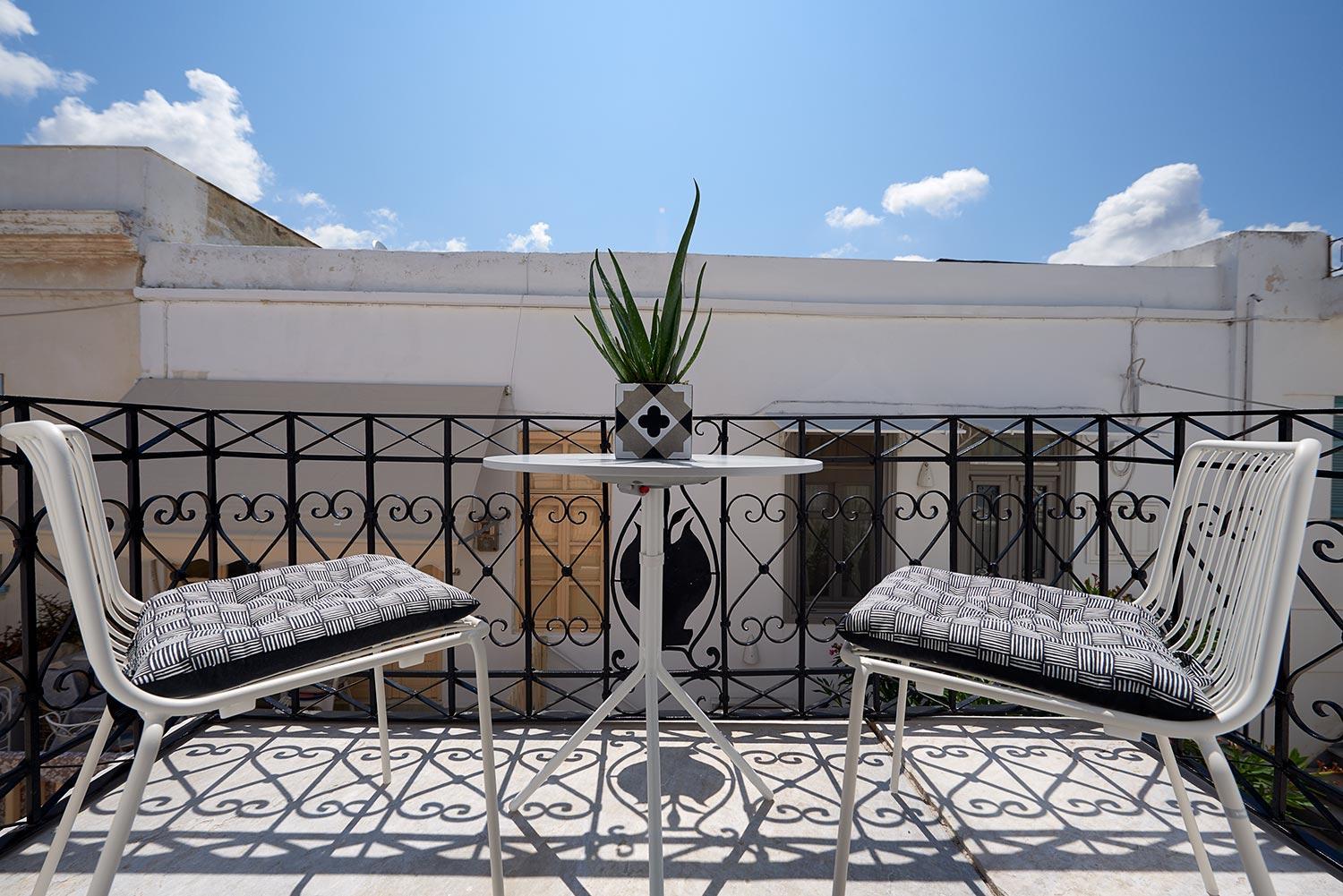 King Suite with Balcony - Photo 30