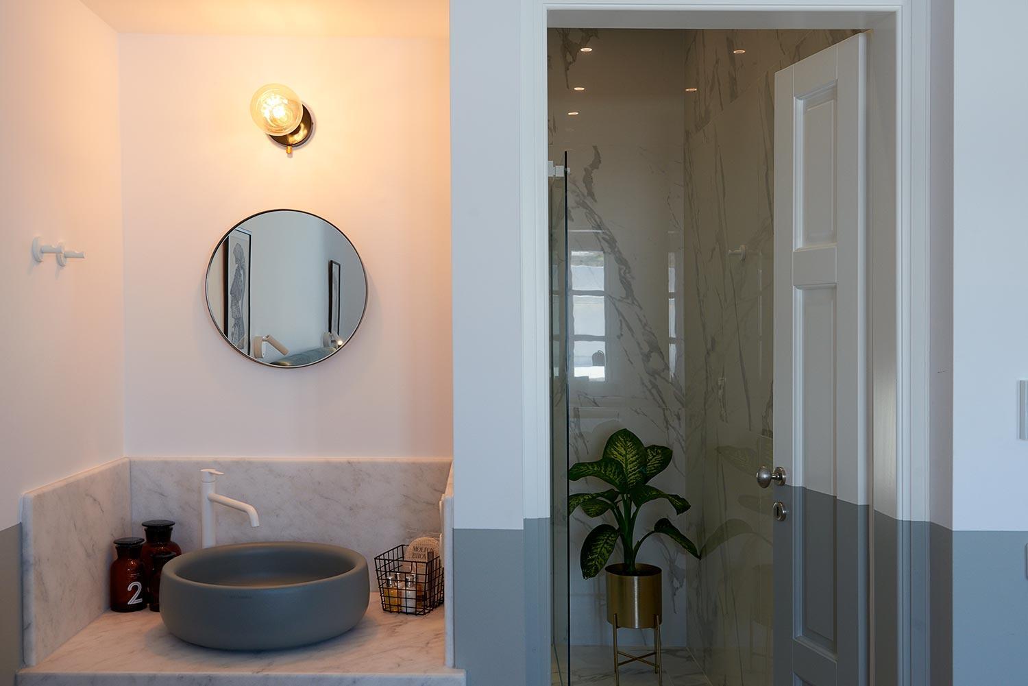 King Suite with Balcony - Photo 9