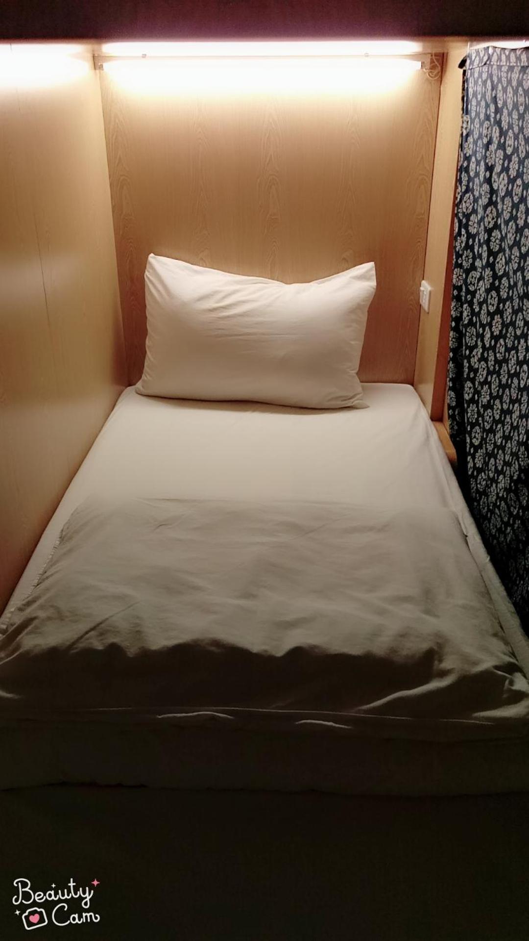 Bed in 4-Bed Female Dormitory Room photo 3