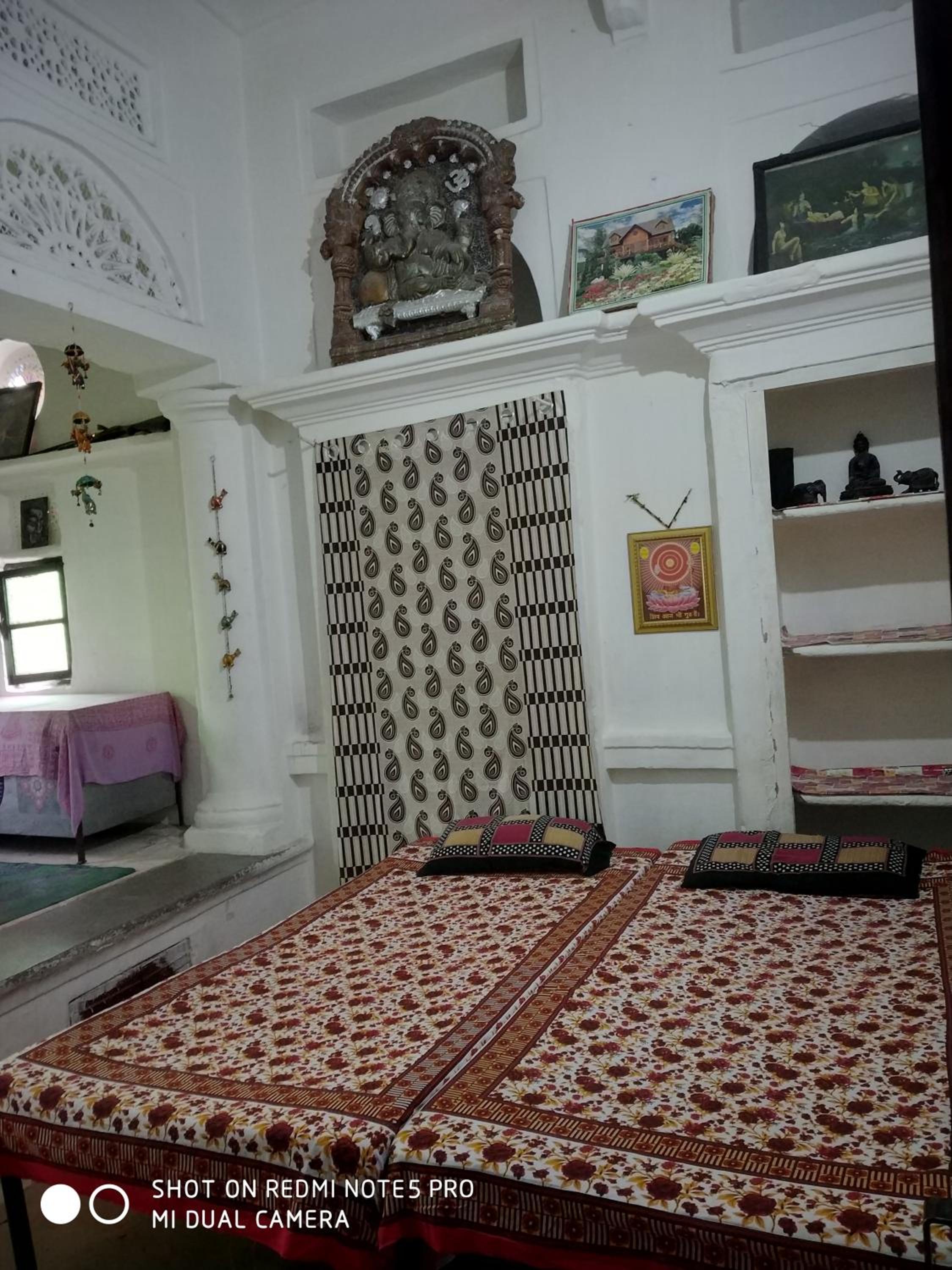 Budget Double Room - Photo 13