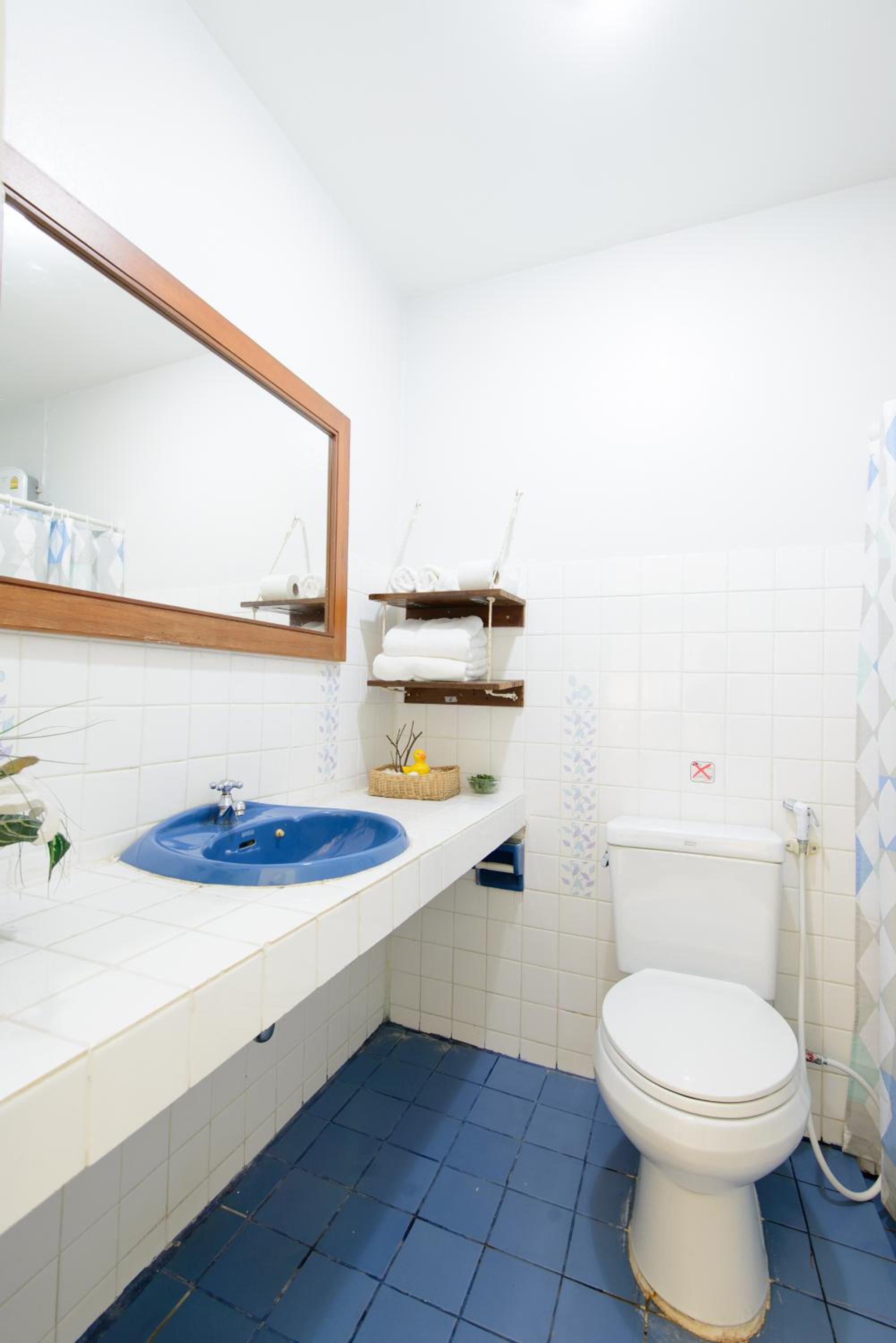 Two-Bedroom House - Photo 12